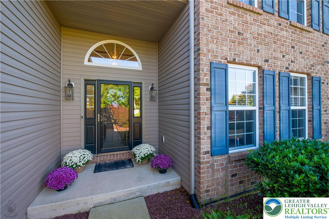 2077 Rolling Meadow Drive Property Photo 2