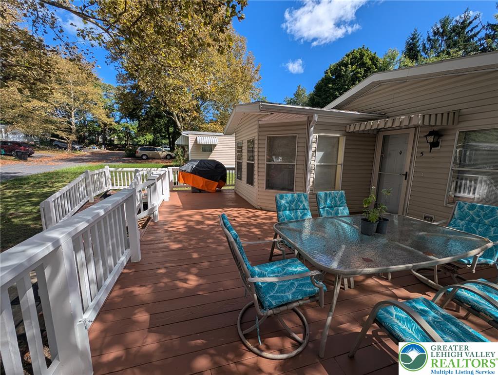 5 Edgewood Court Property Photo 3