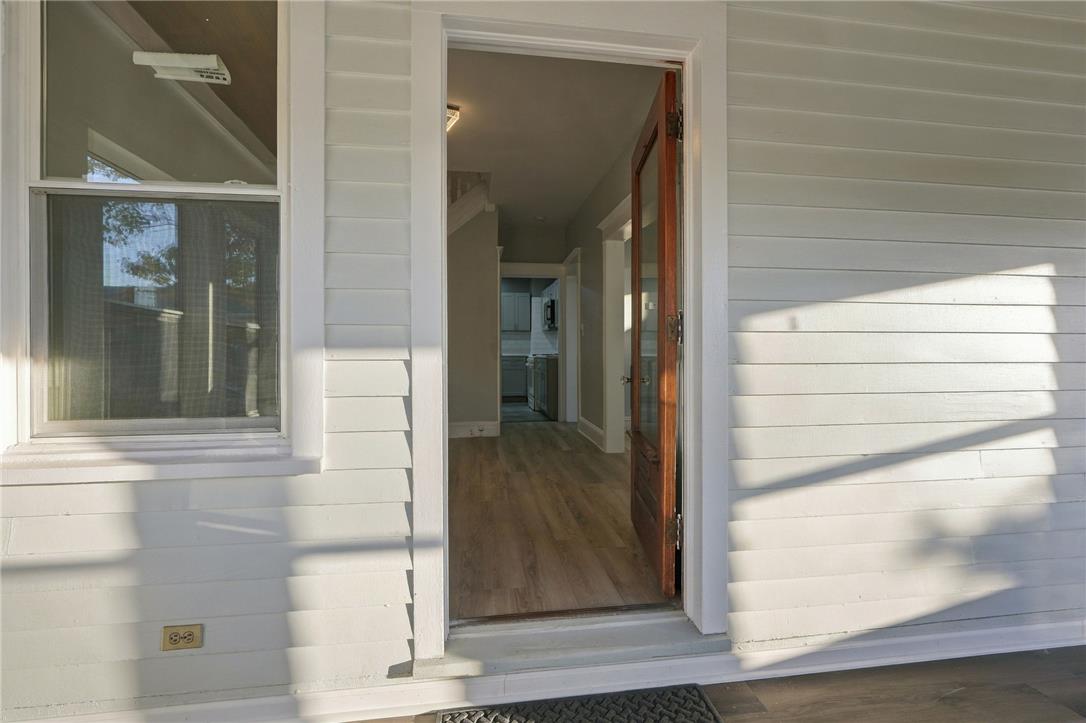 1827 Hay Terrace Property Photo 4