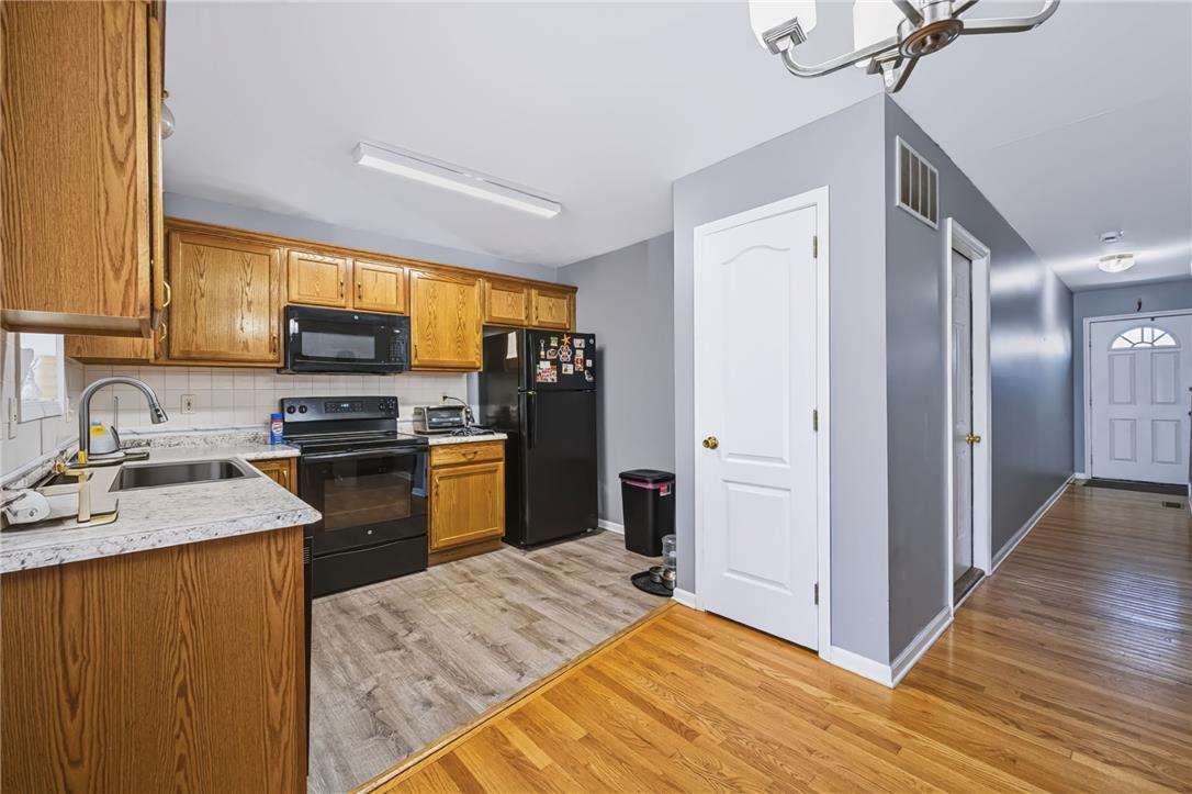 17 Saratoga Court Property Photo 15
