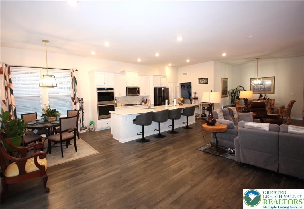 8157 Century Boulevard Property Photo 4