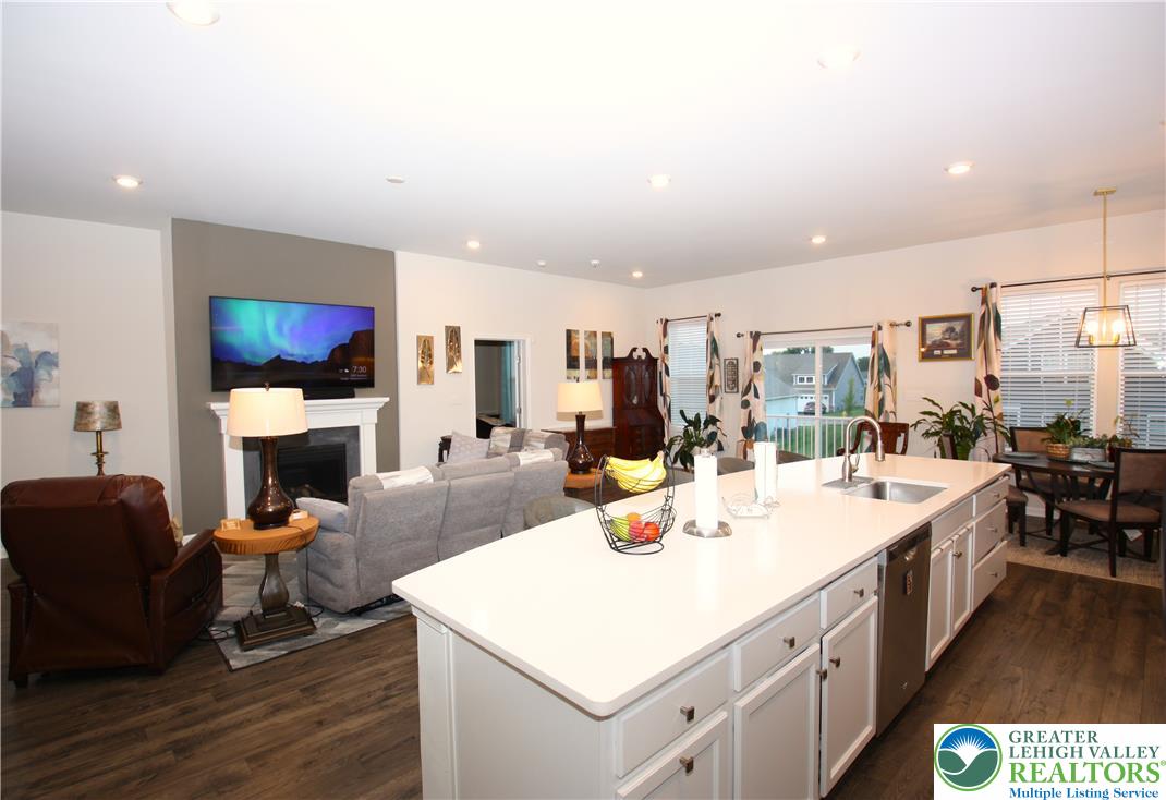 8157 Century Boulevard Property Photo 5