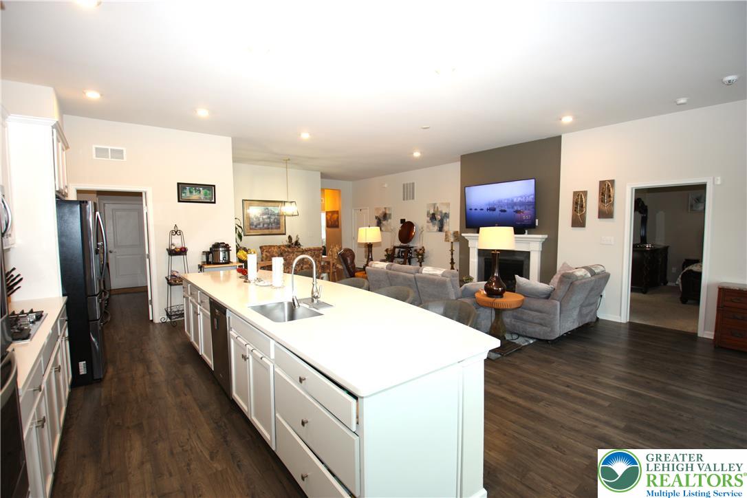 8157 Century Boulevard Property Photo 6