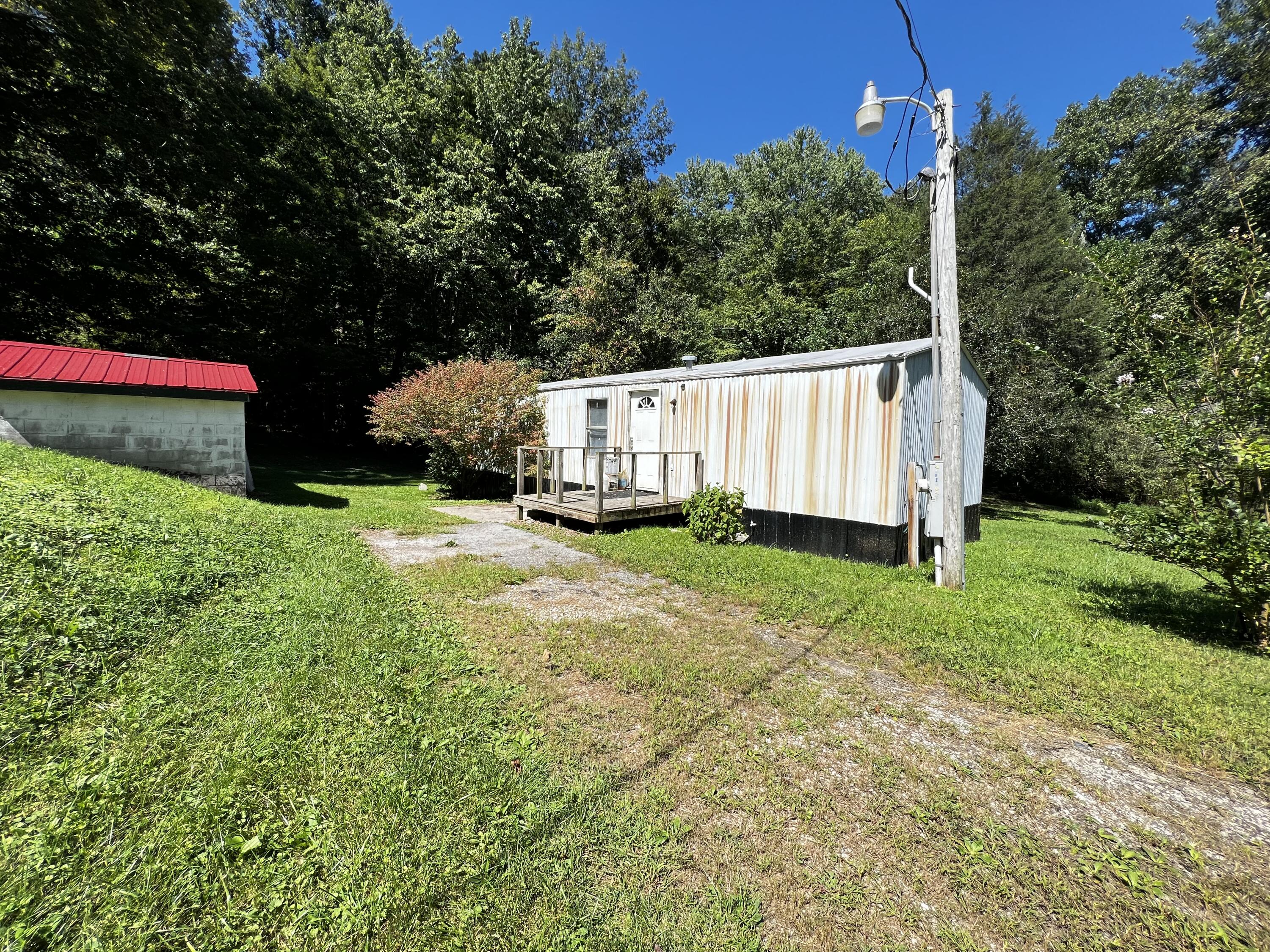 916 Hwy 30 E. Property Photo 1