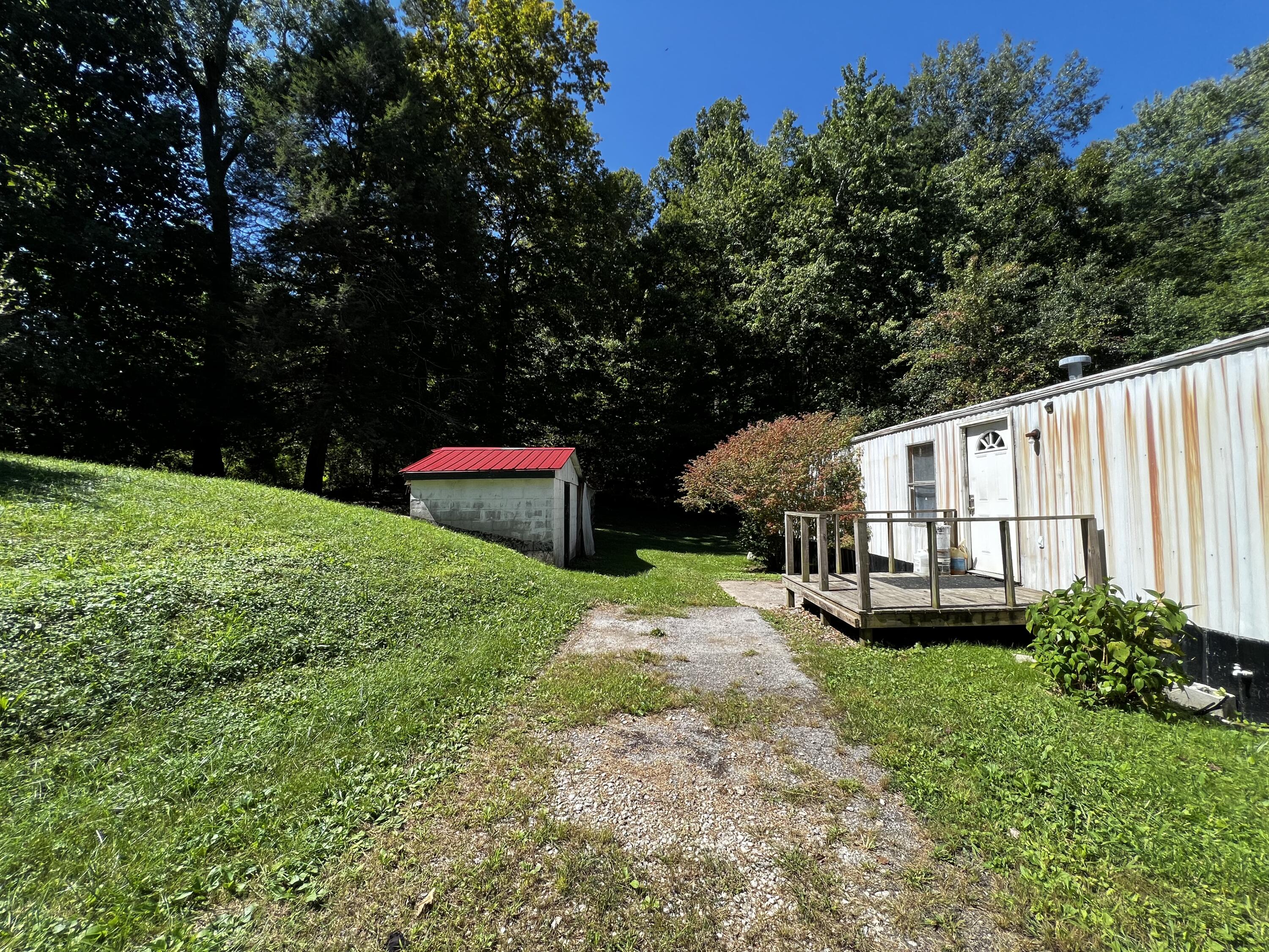 916 Hwy 30 E. Property Photo 2