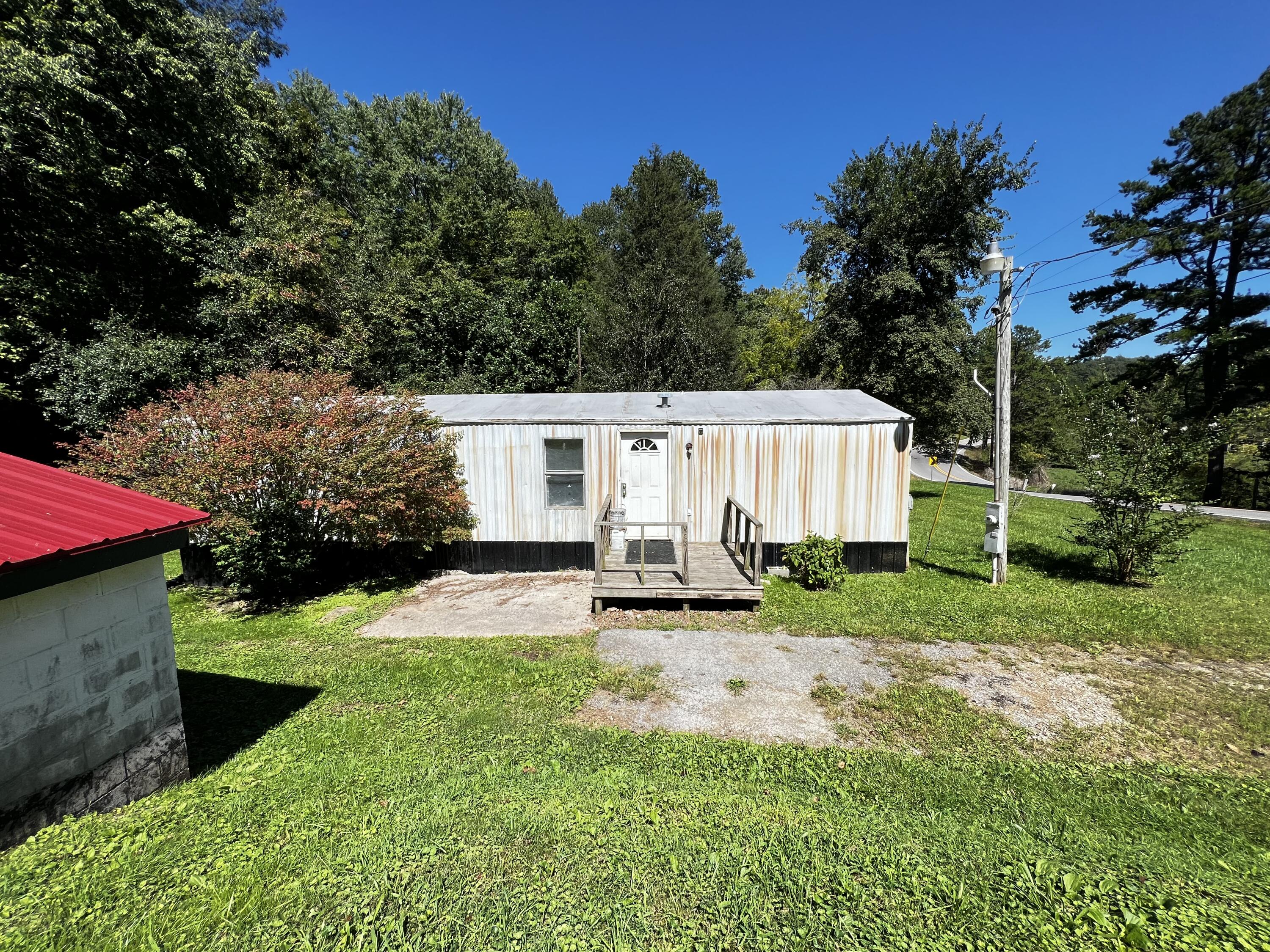 916 Hwy 30 E. Property Photo 3