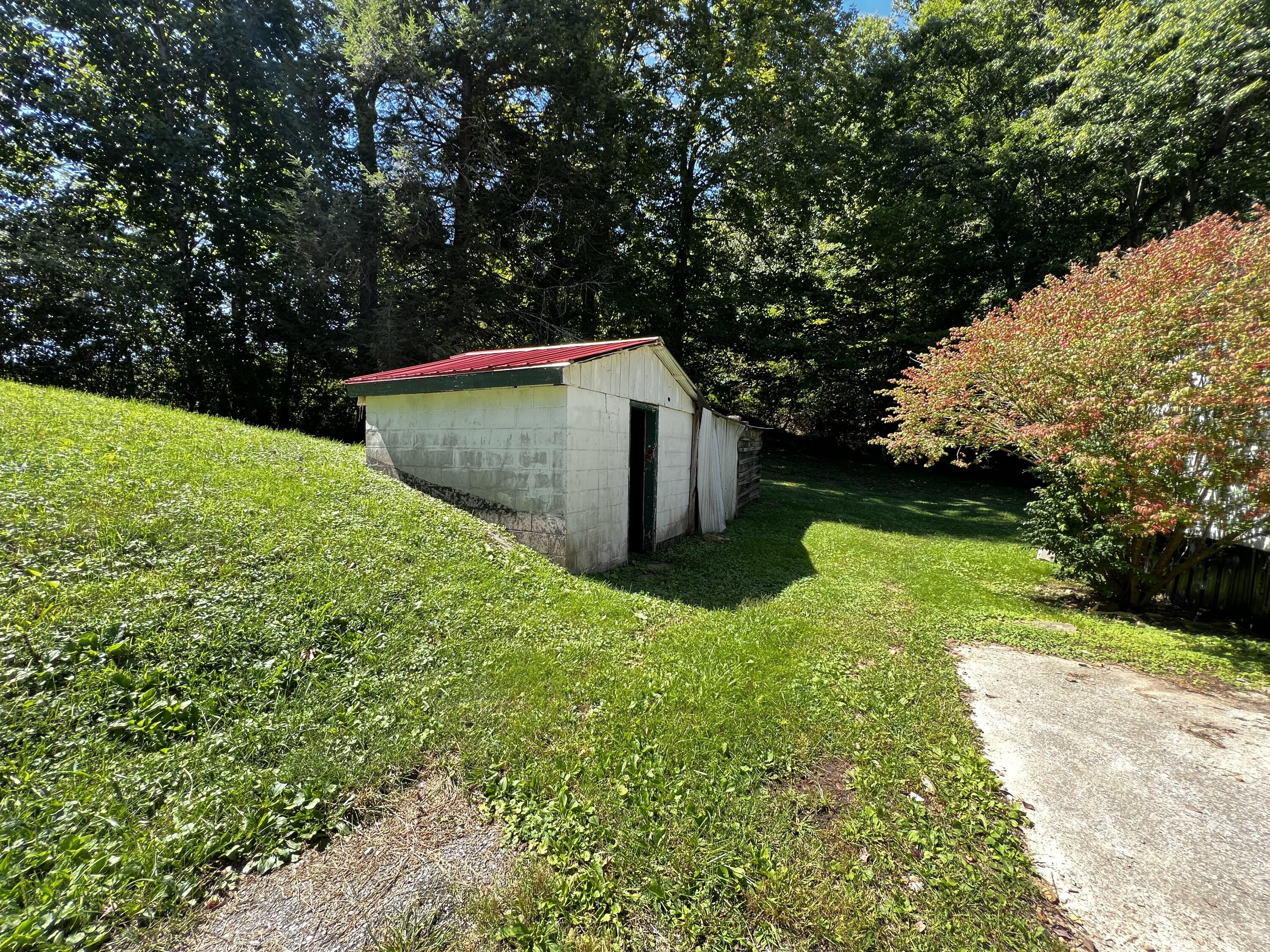 916 Hwy 30 E. Property Photo 9
