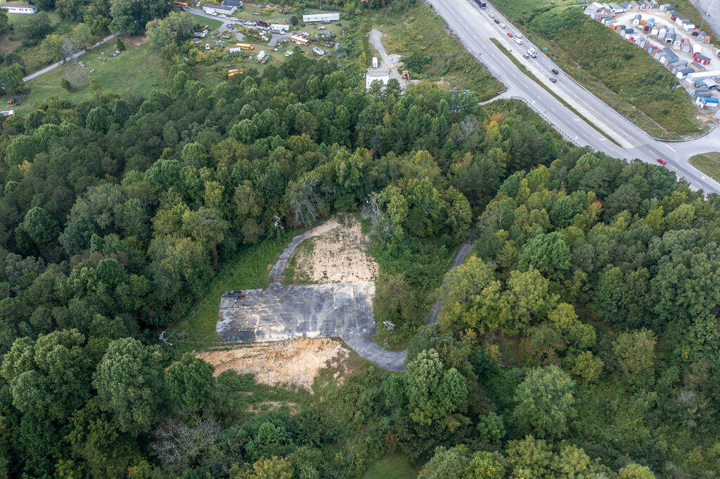 141 E Cumberland Gap Parkway Property Photo 2