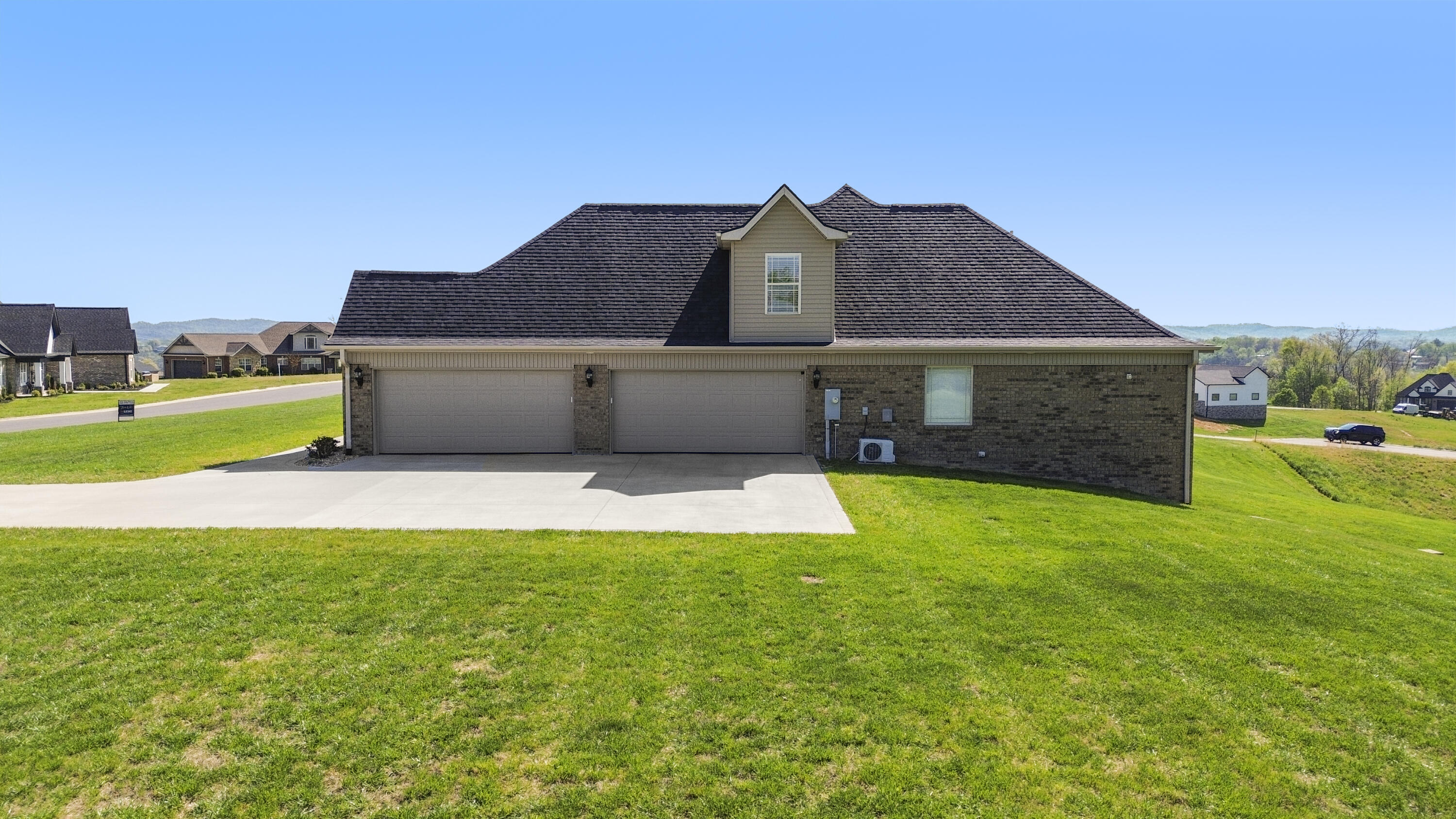 24 Shimmering Moon Drive Property Photo 5