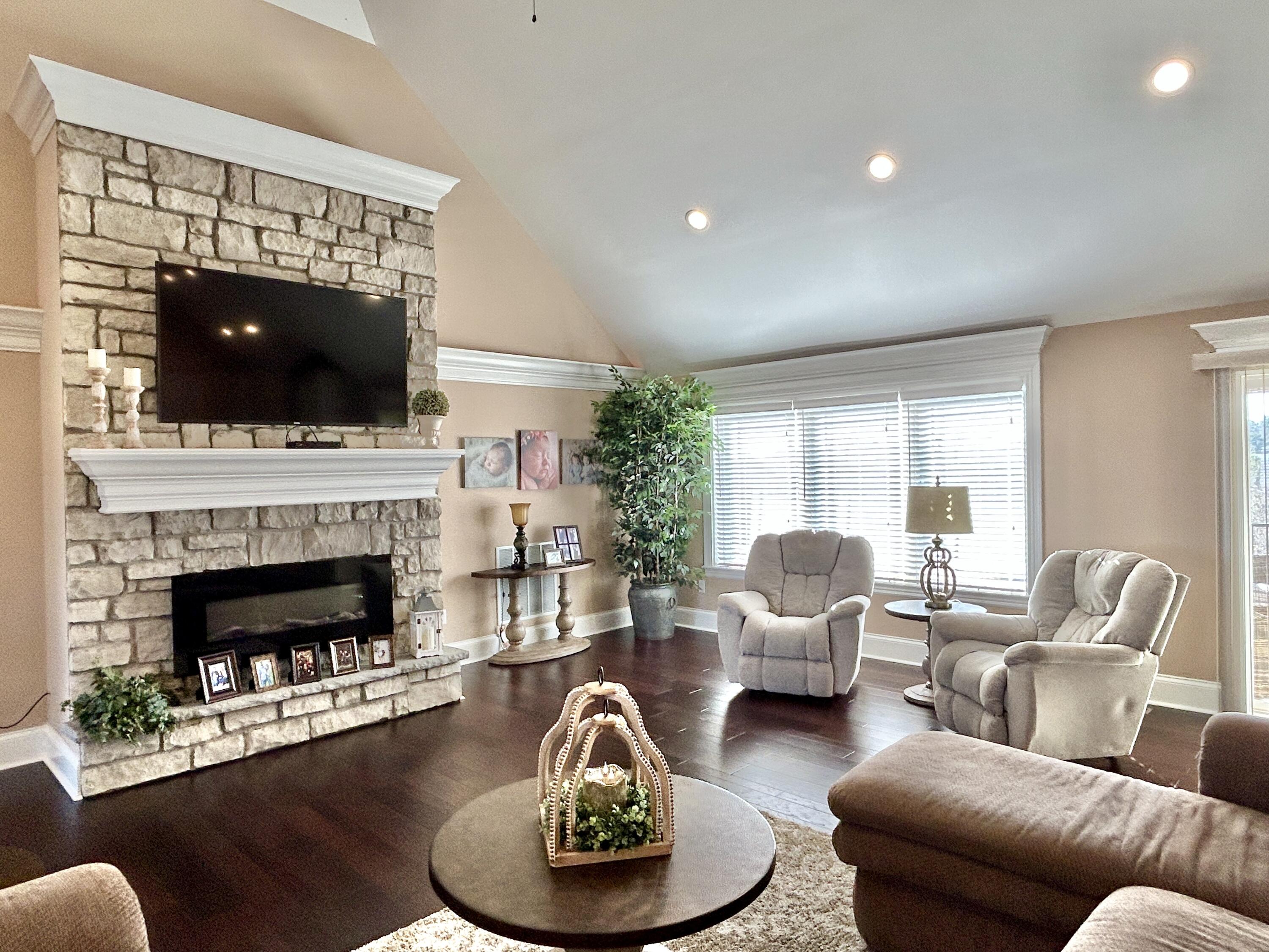 24 Shimmering Moon Drive Property Photo 17