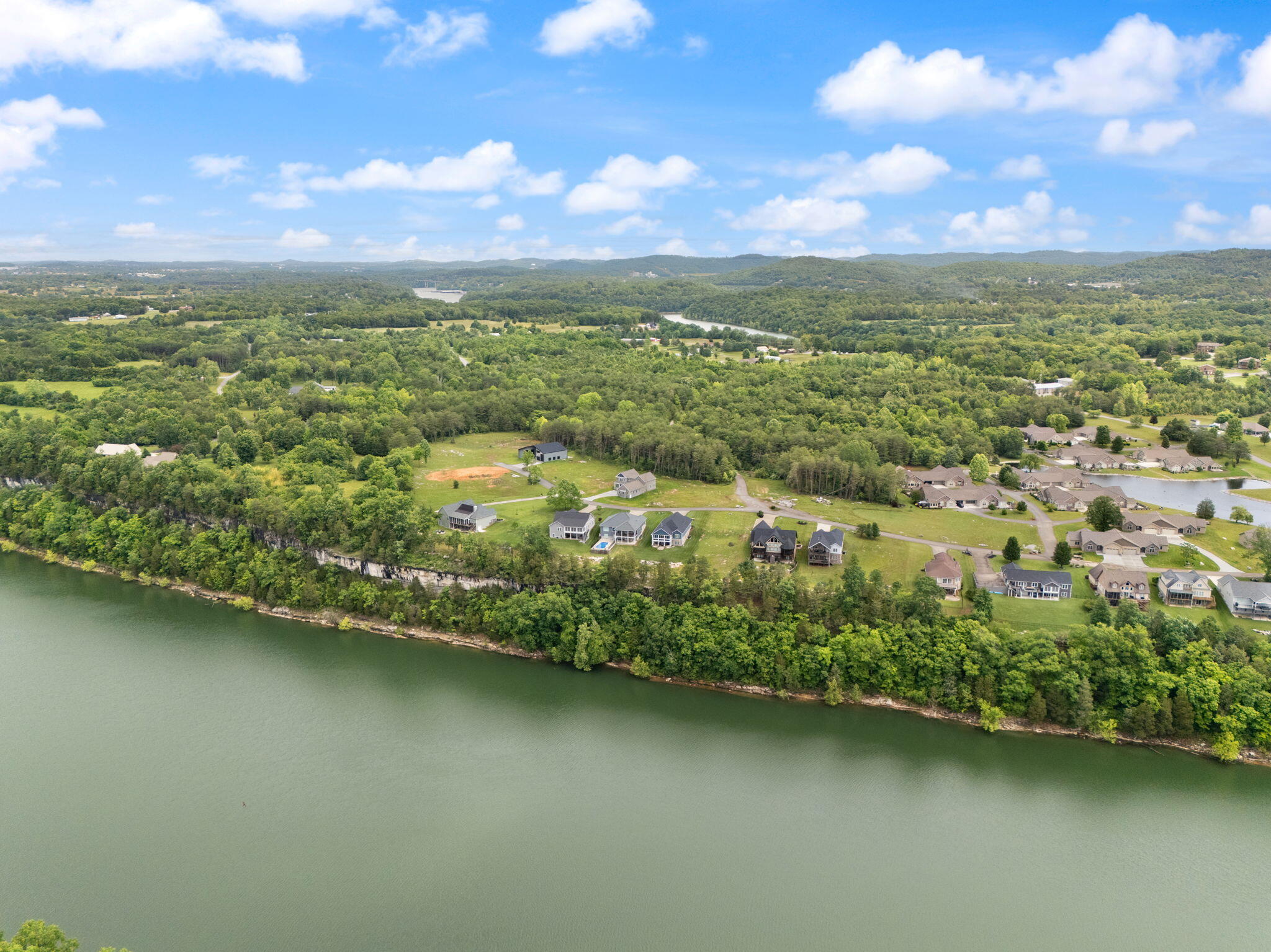288 W Canterbury Drive Property Photo 14