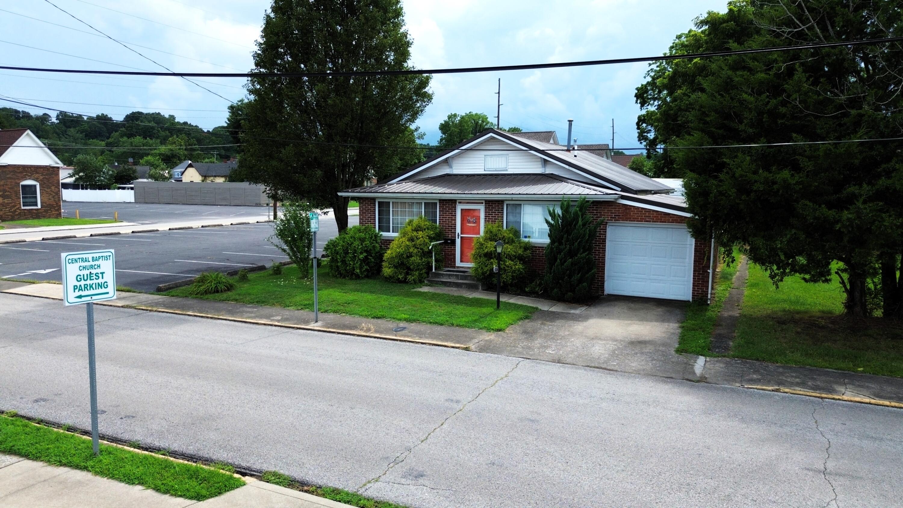 304 South Poplar Avenue Property Photo 1