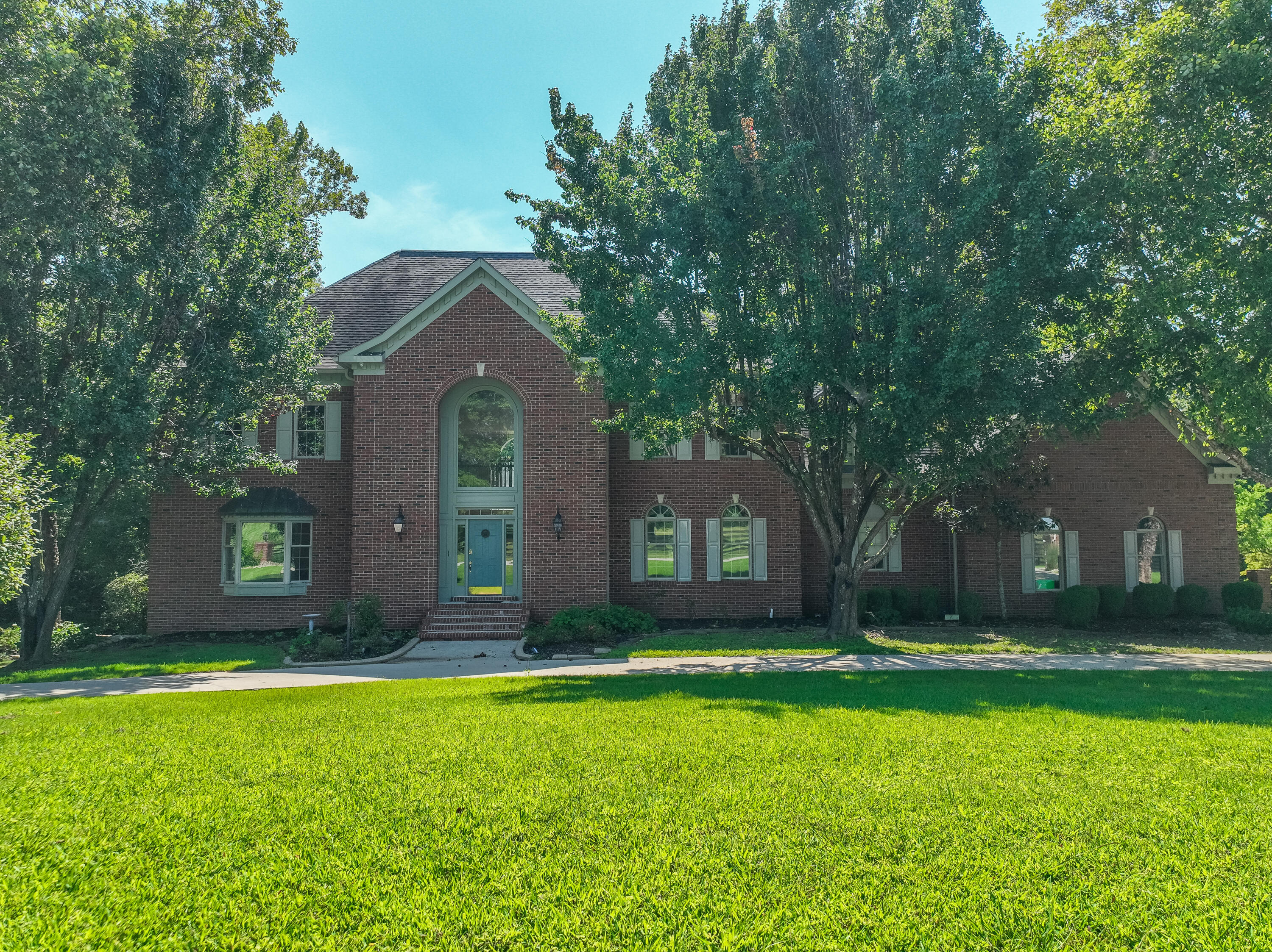 484 Woods Edge Drive Property Photo 1