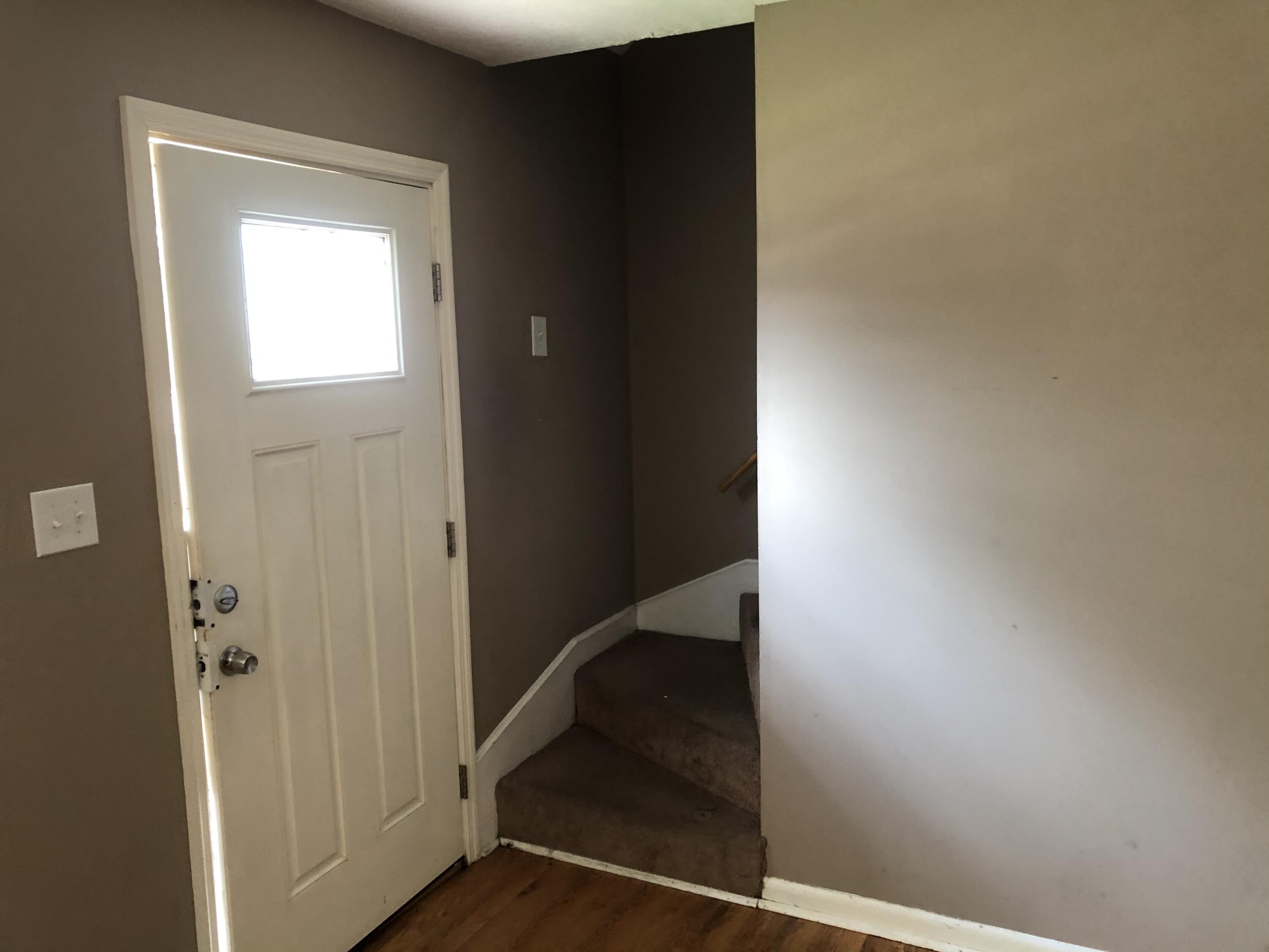 290 Hedgewood Court Property Photo 6