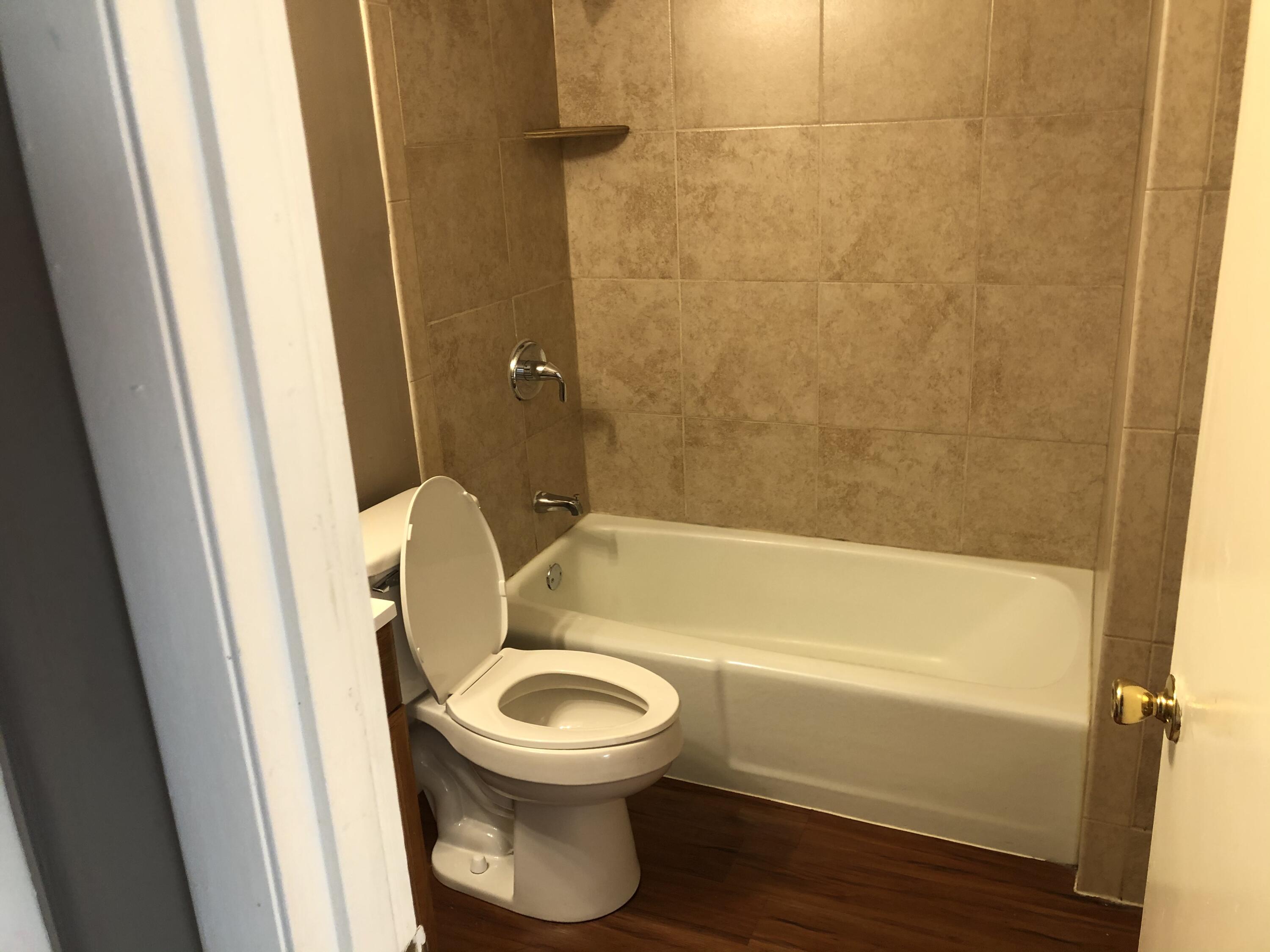 290 Hedgewood Court Property Photo 13