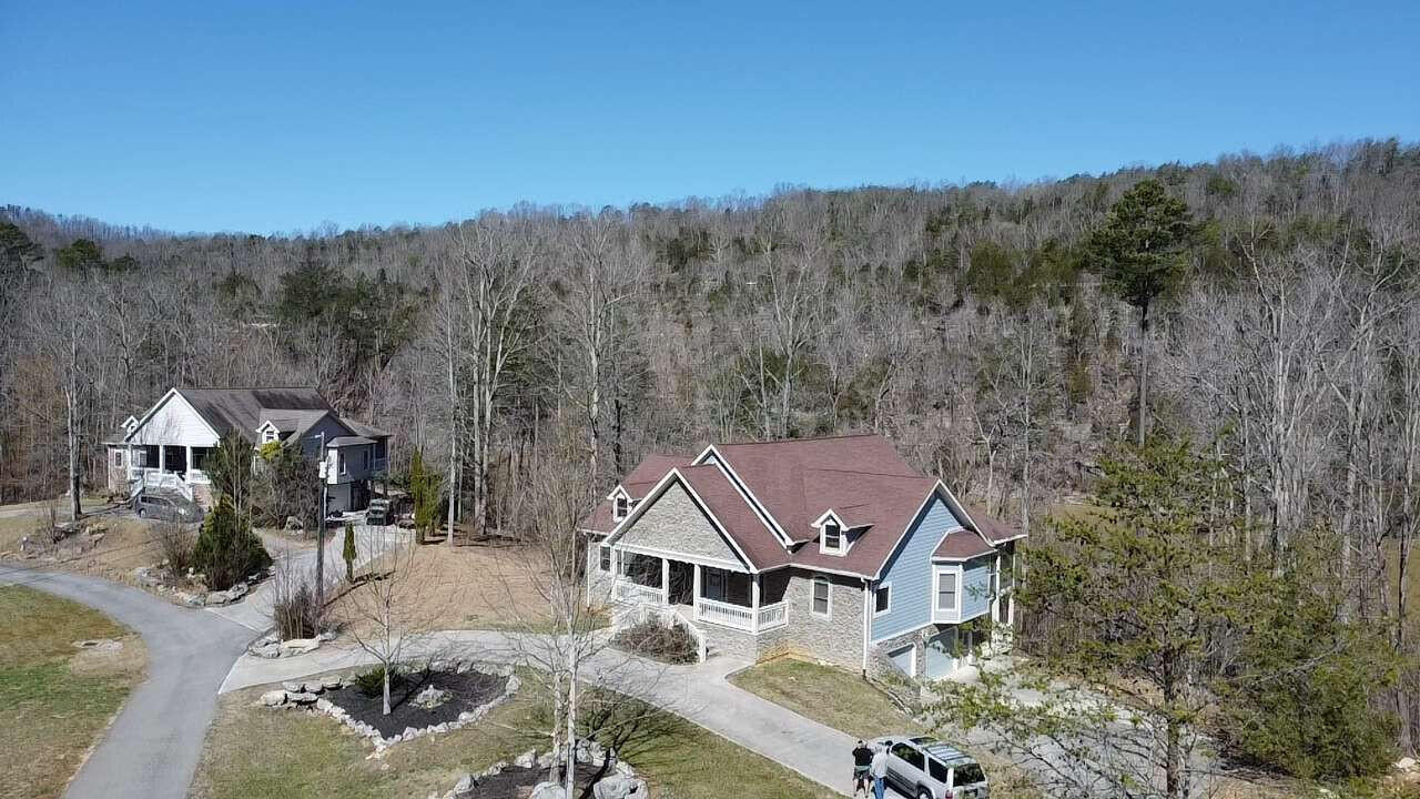 2720 Roberts Bend Road Property Photo 1