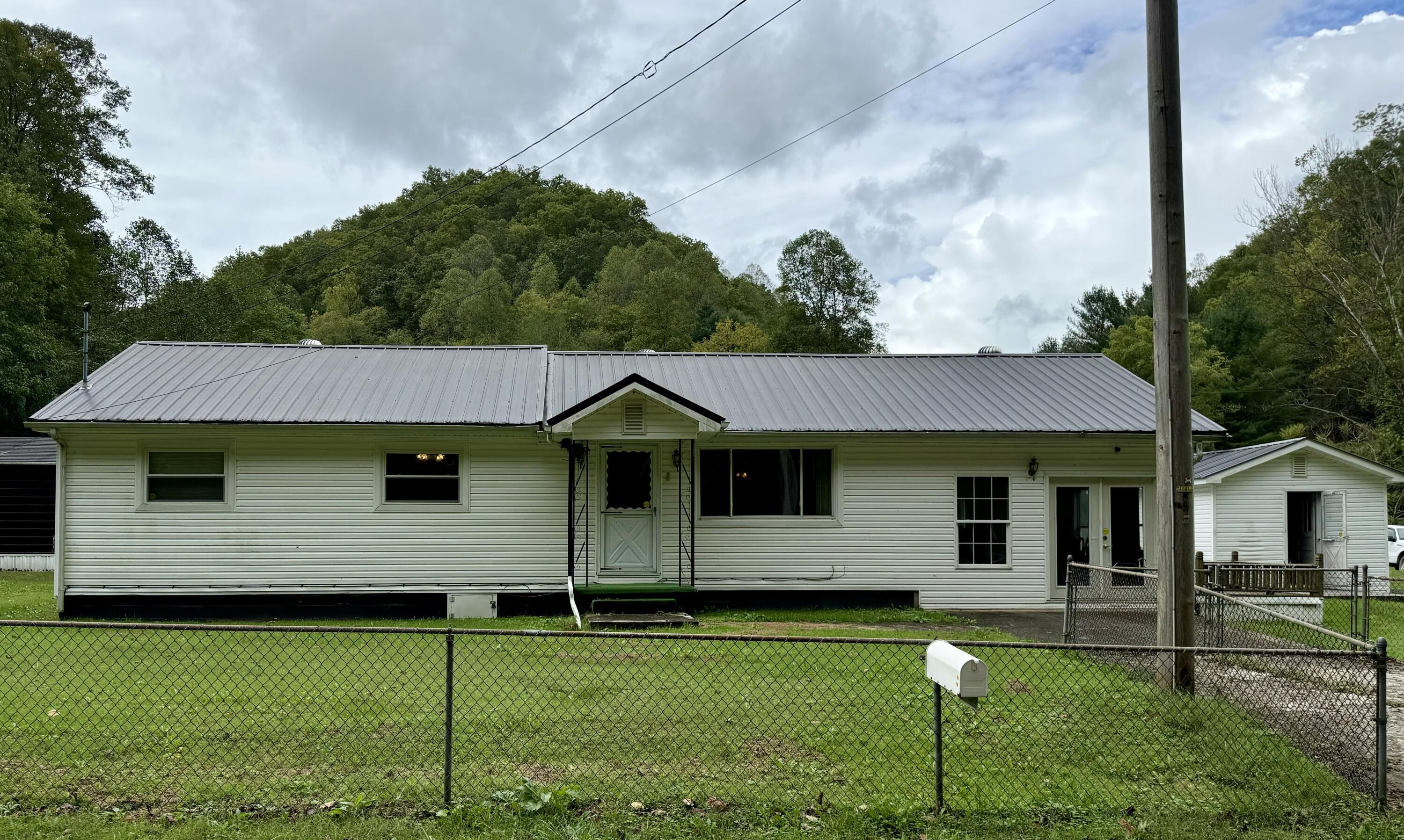 778 Upper Blackberry Road Property Photo 1