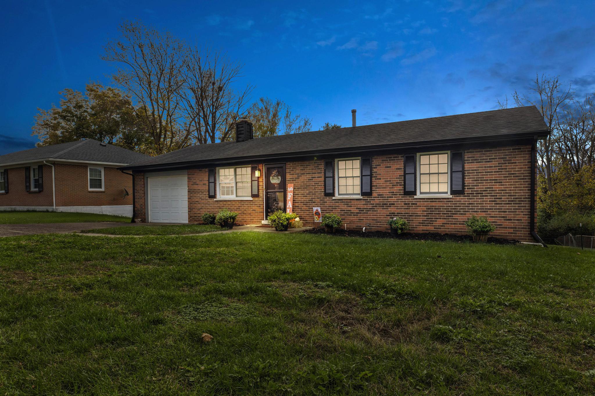 805 Westwood Drive Property Photo 1