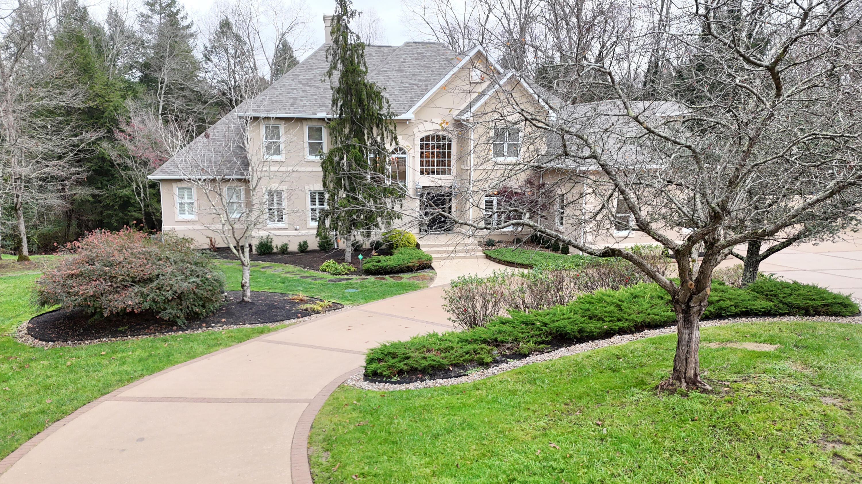 585 Woods Edge Drive Property Photo 1