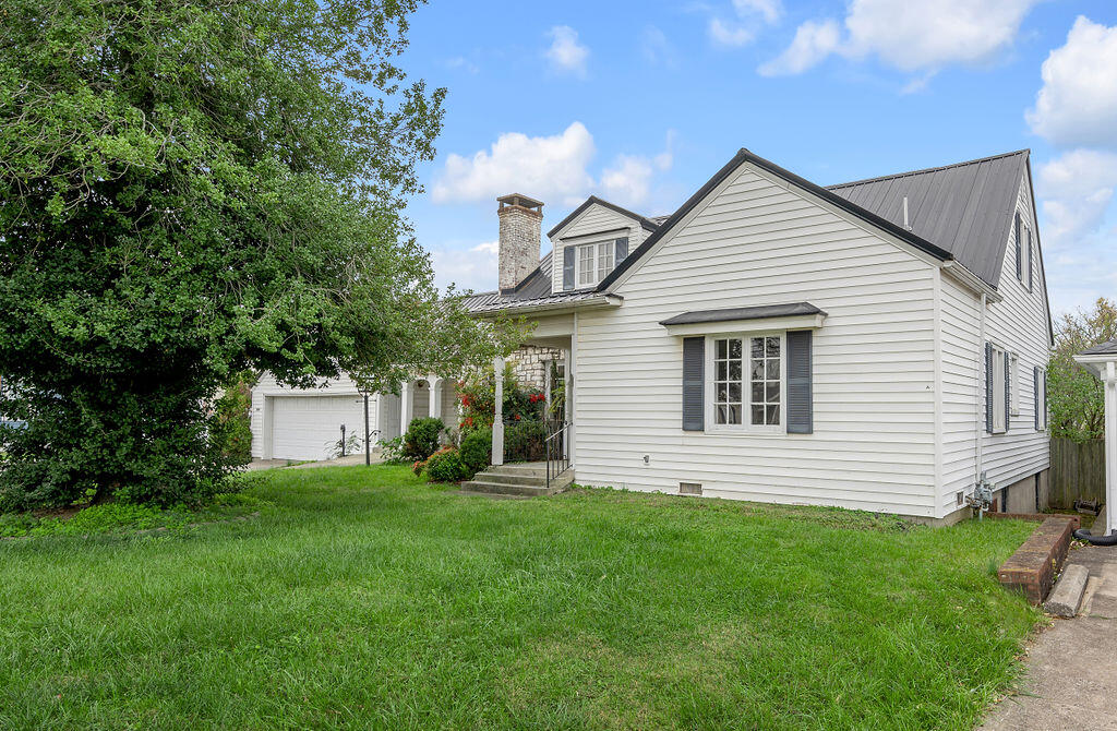 454 Big Hill Avenue Property Photo 3