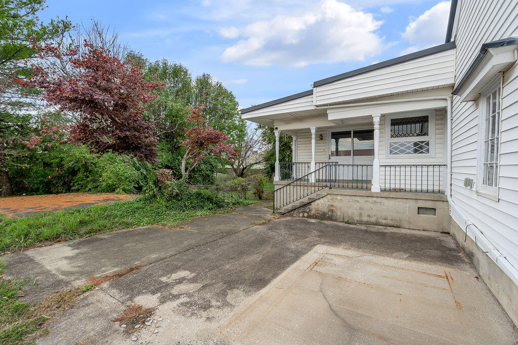 454 Big Hill Avenue Property Photo 7