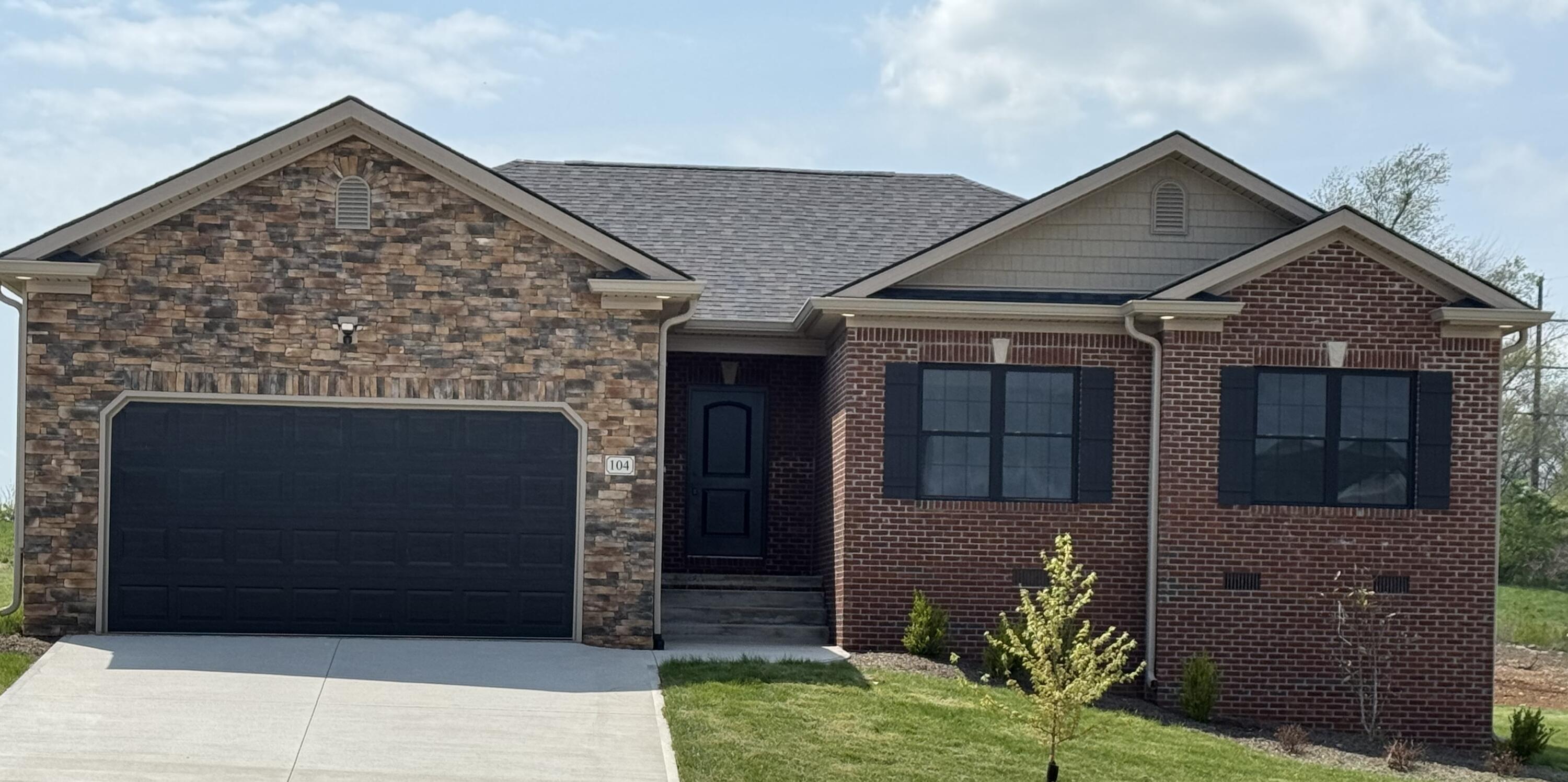 104 Linzi Way Property Photo 1