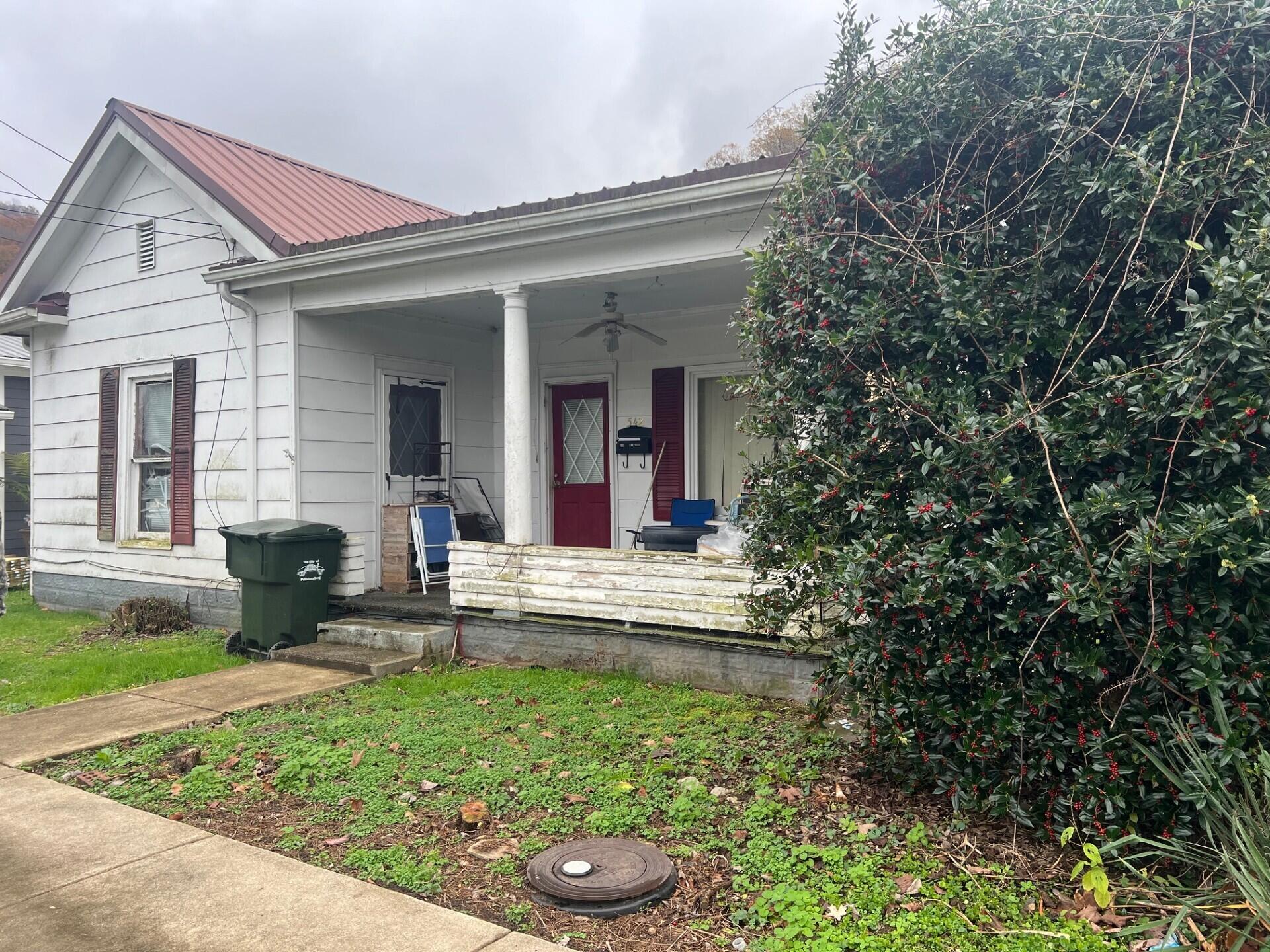 542 Riverside Dr. Property Photo 1
