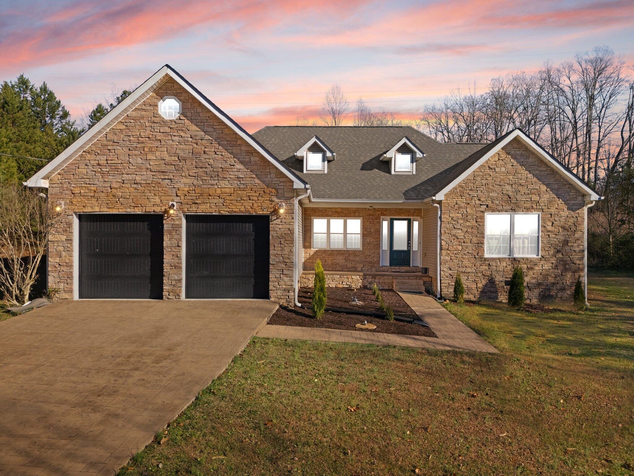 423 Lakepointe Drive Property Photo 1