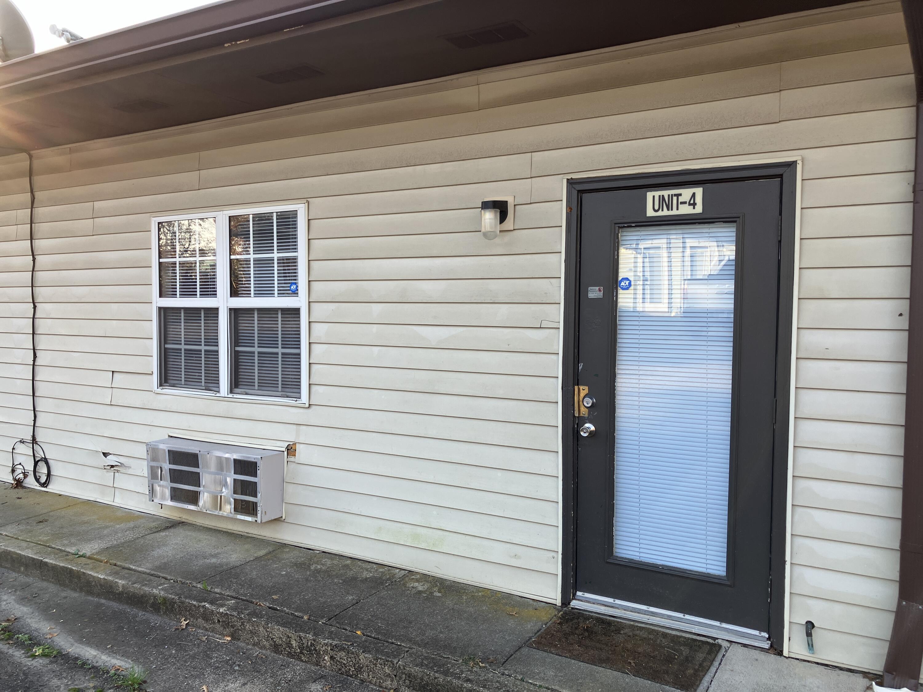 371 United Court Property Photo 1