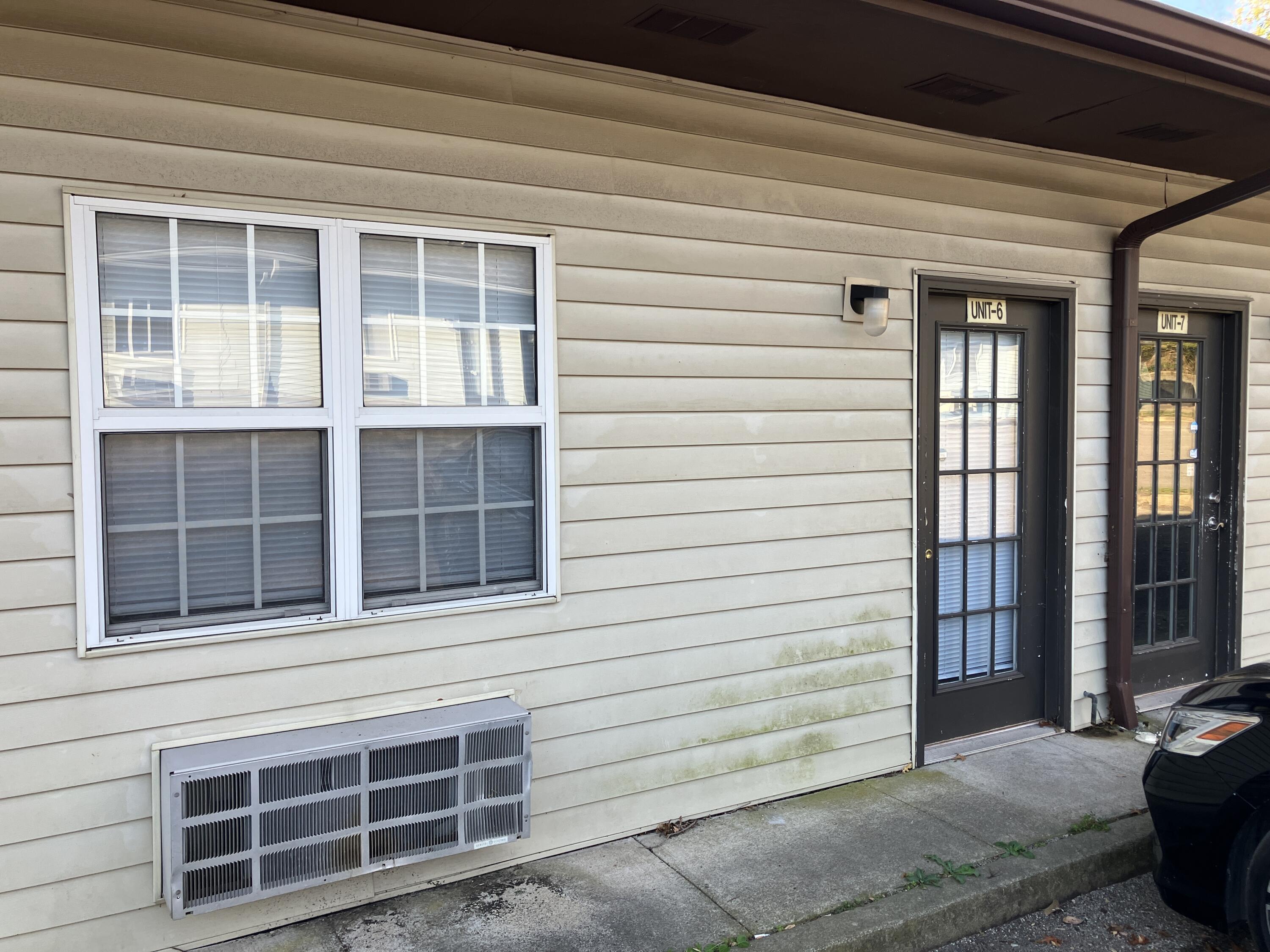 371 United Court Property Photo 1
