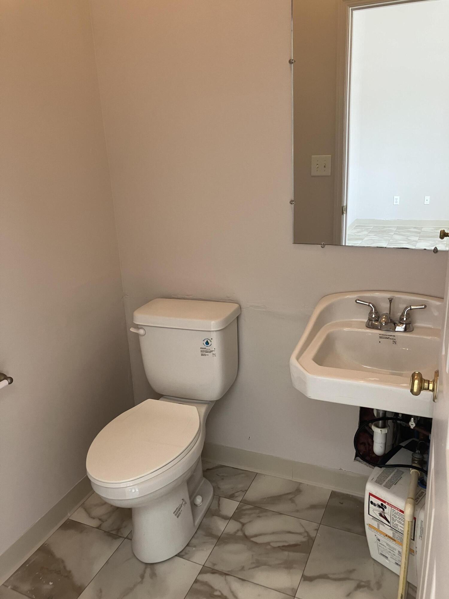 381 United Court Property Photo 5