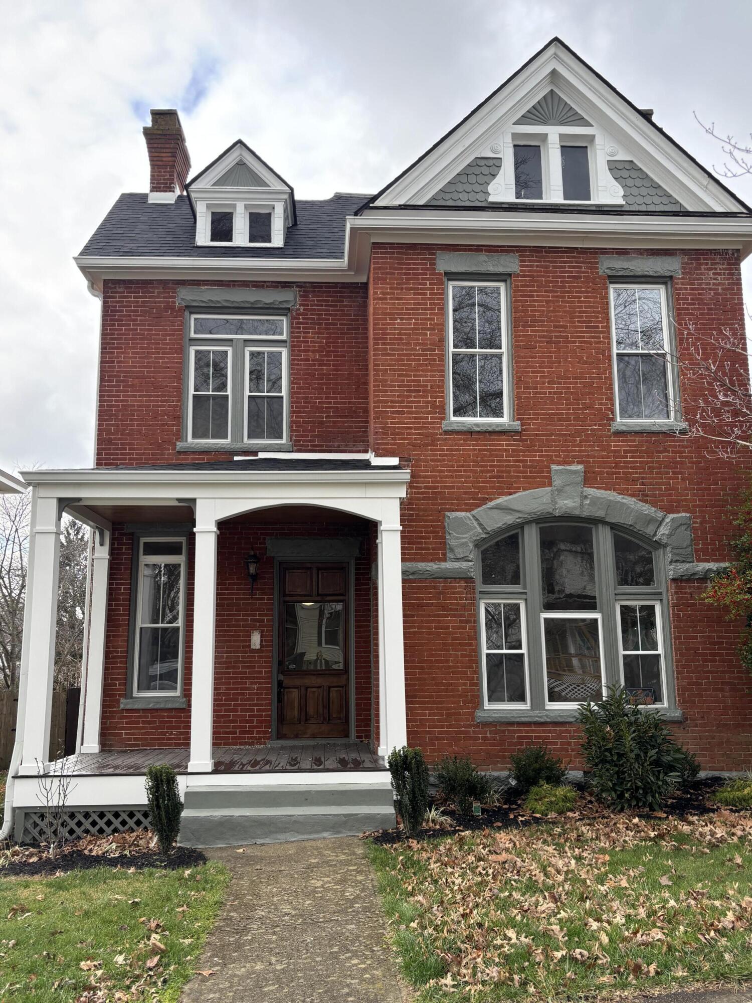 210 College Street Property Photo 1