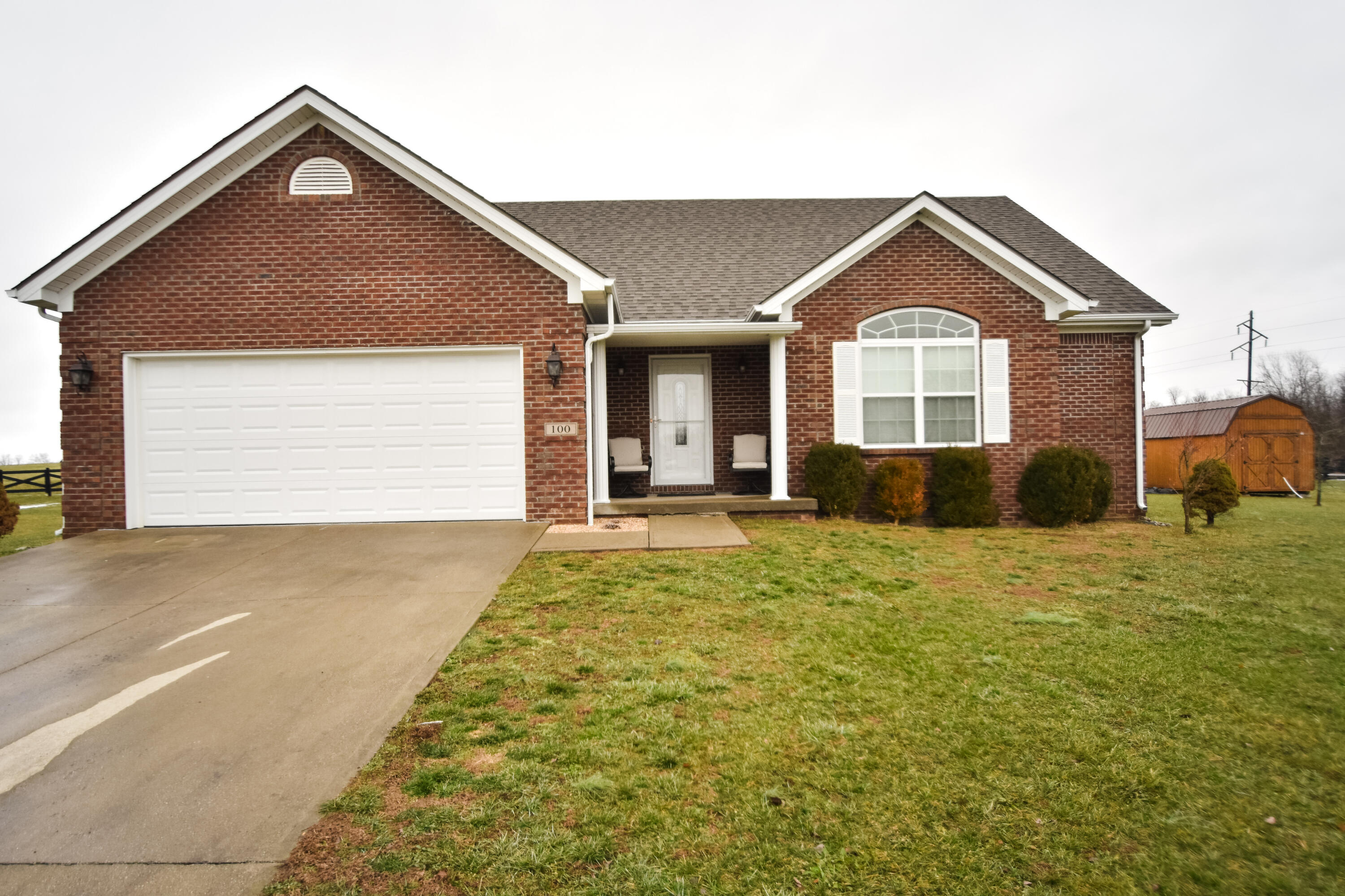 100 Twin Lakes Dr Property Photo 1