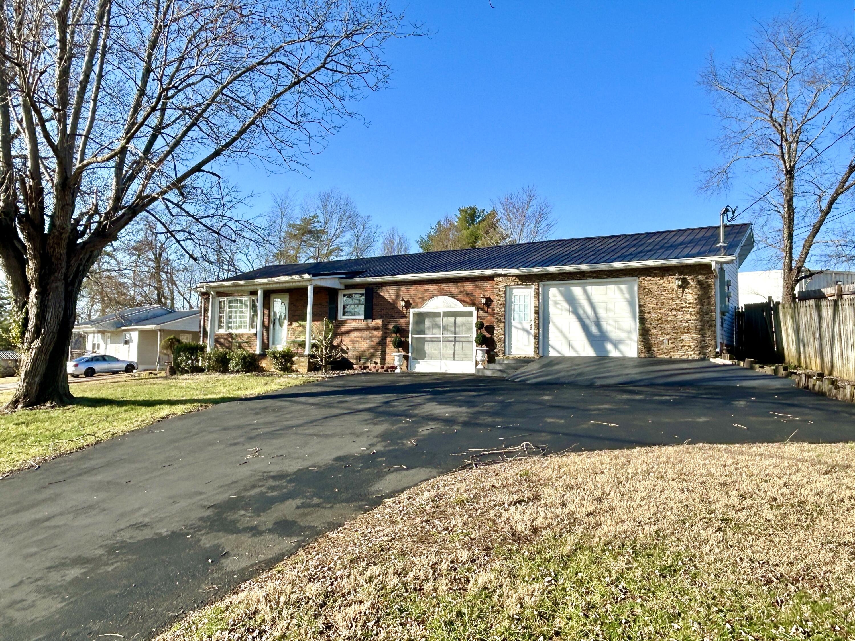 165 E Bourbon Road Property Photo 3