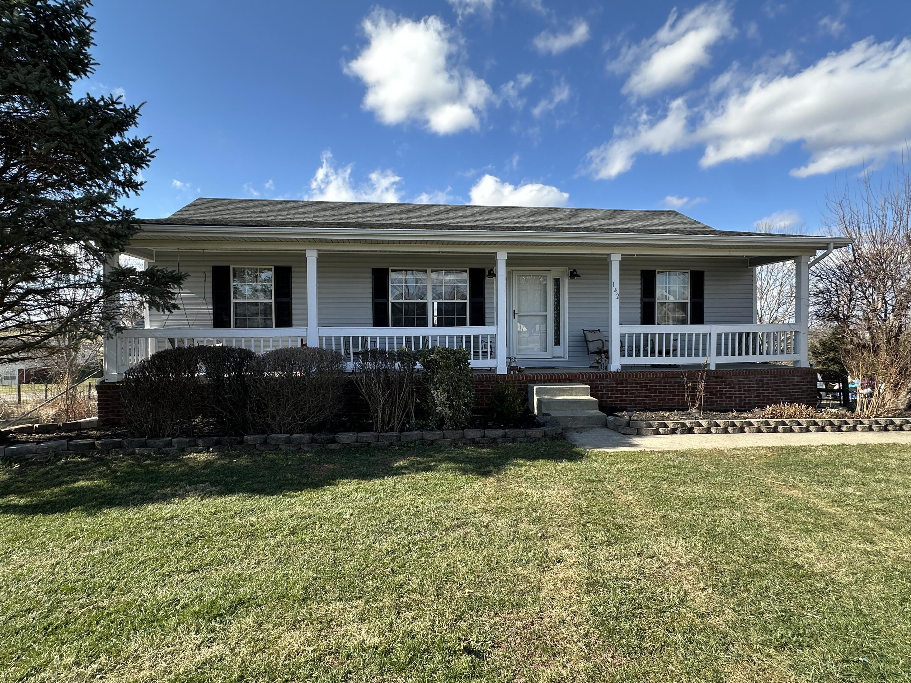 142 Country Lane Property Photo 1