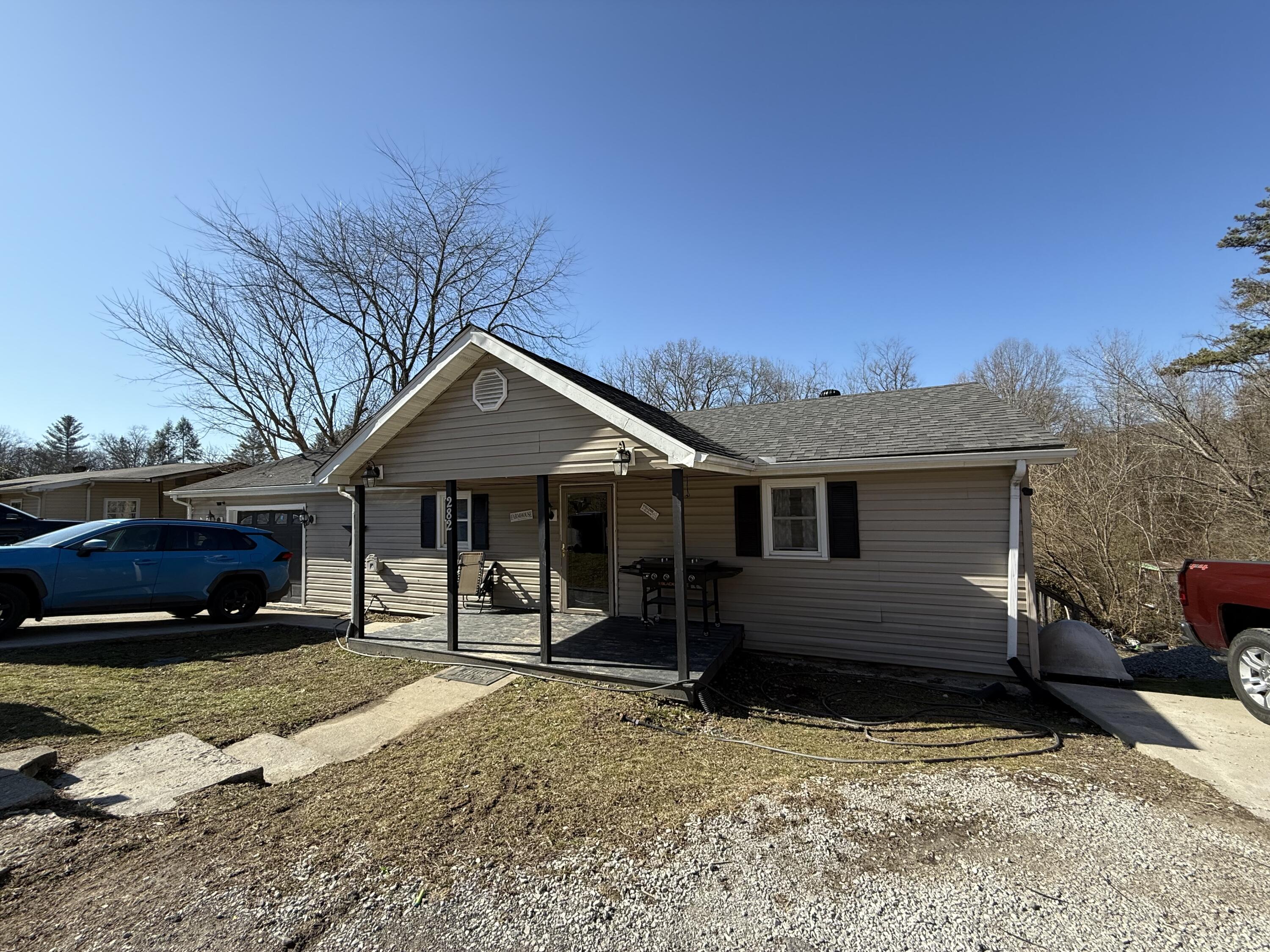 282 London Avenue Property Photo 1