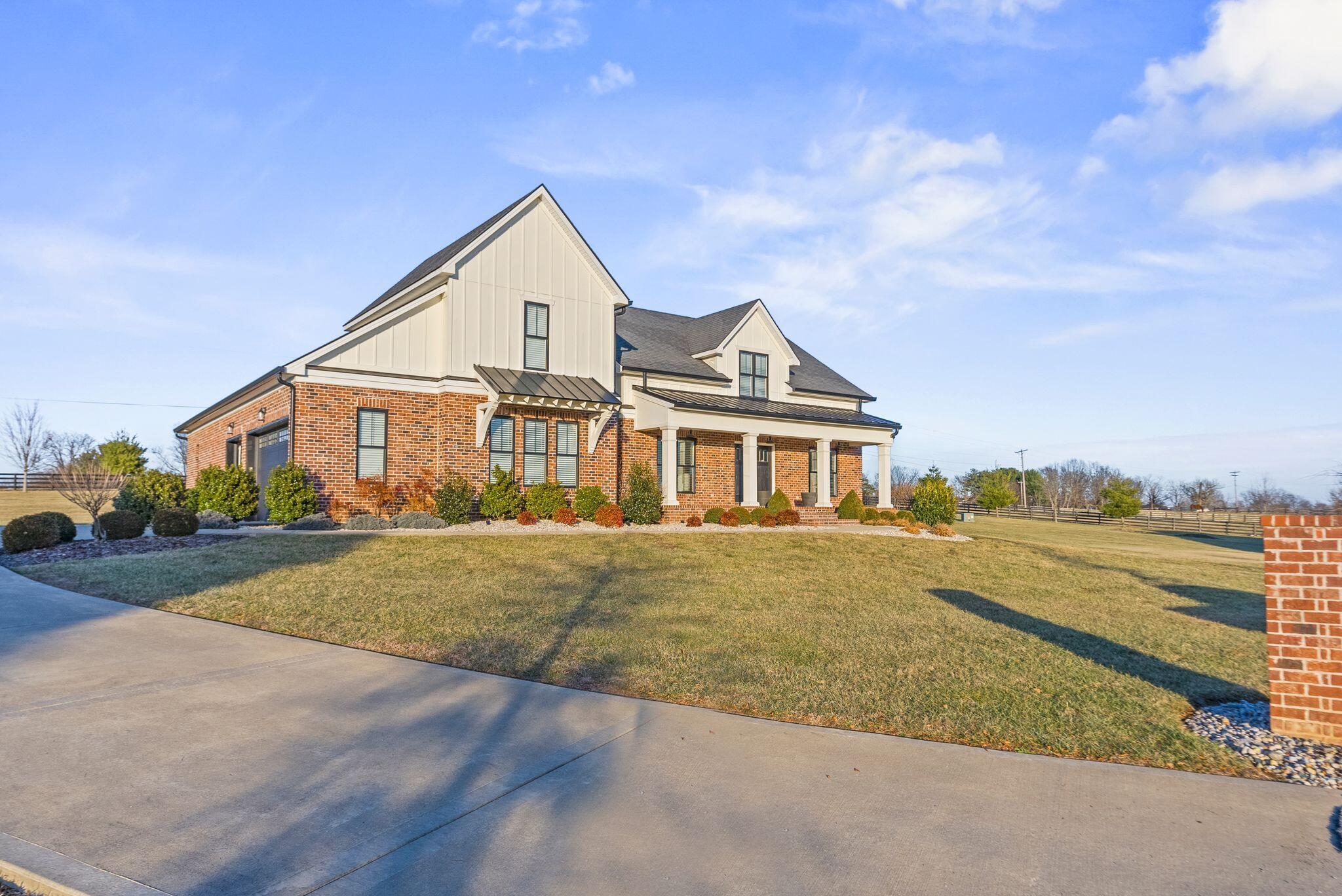 100 Willow Oak Way Property Photo 1