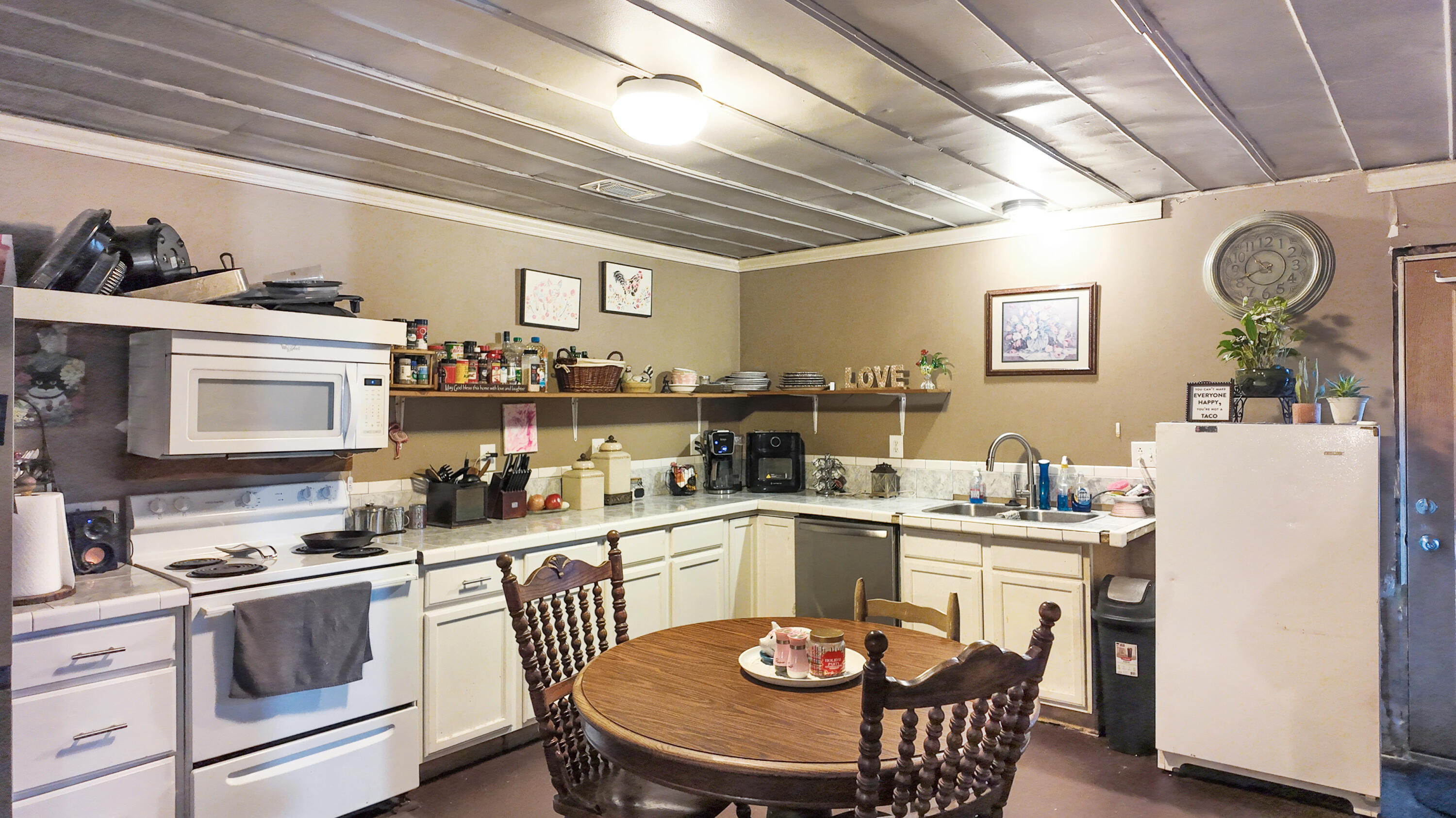 668 Short Road Property Photo 11