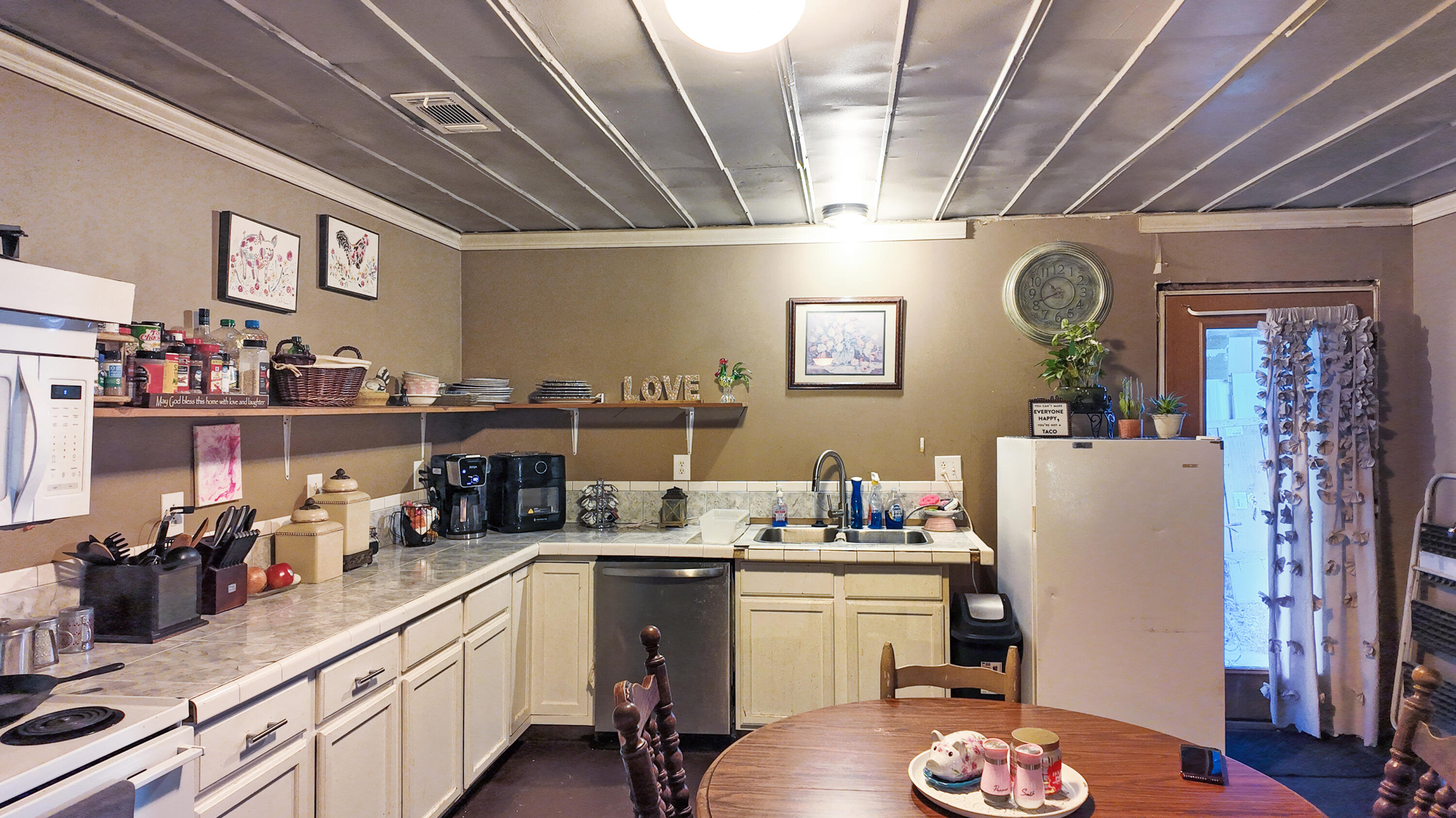 668 Short Road Property Photo 18