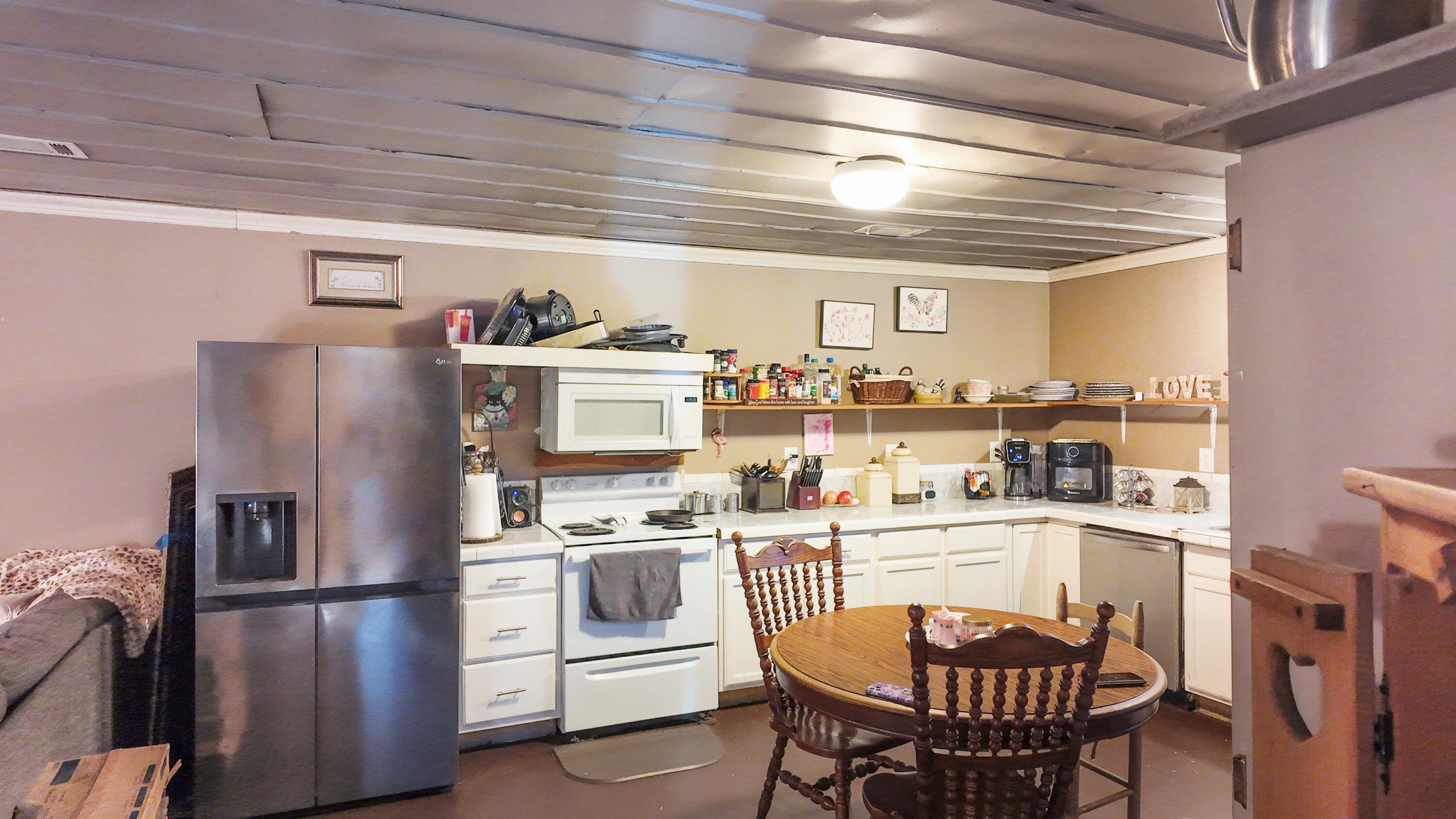 668 Short Road Property Photo 26