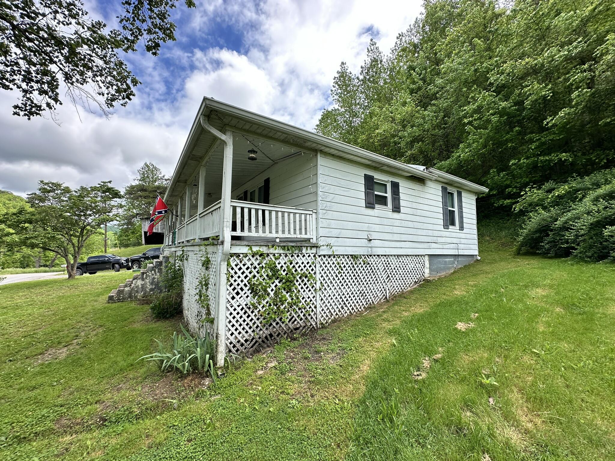 4662 Canoe Property Photo 3
