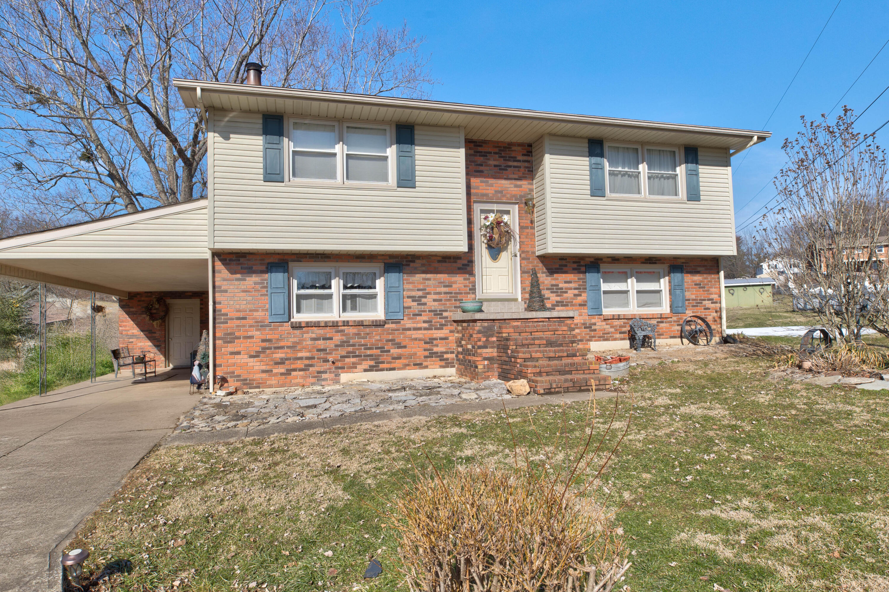 1517 Leslie Court Property Photo 1