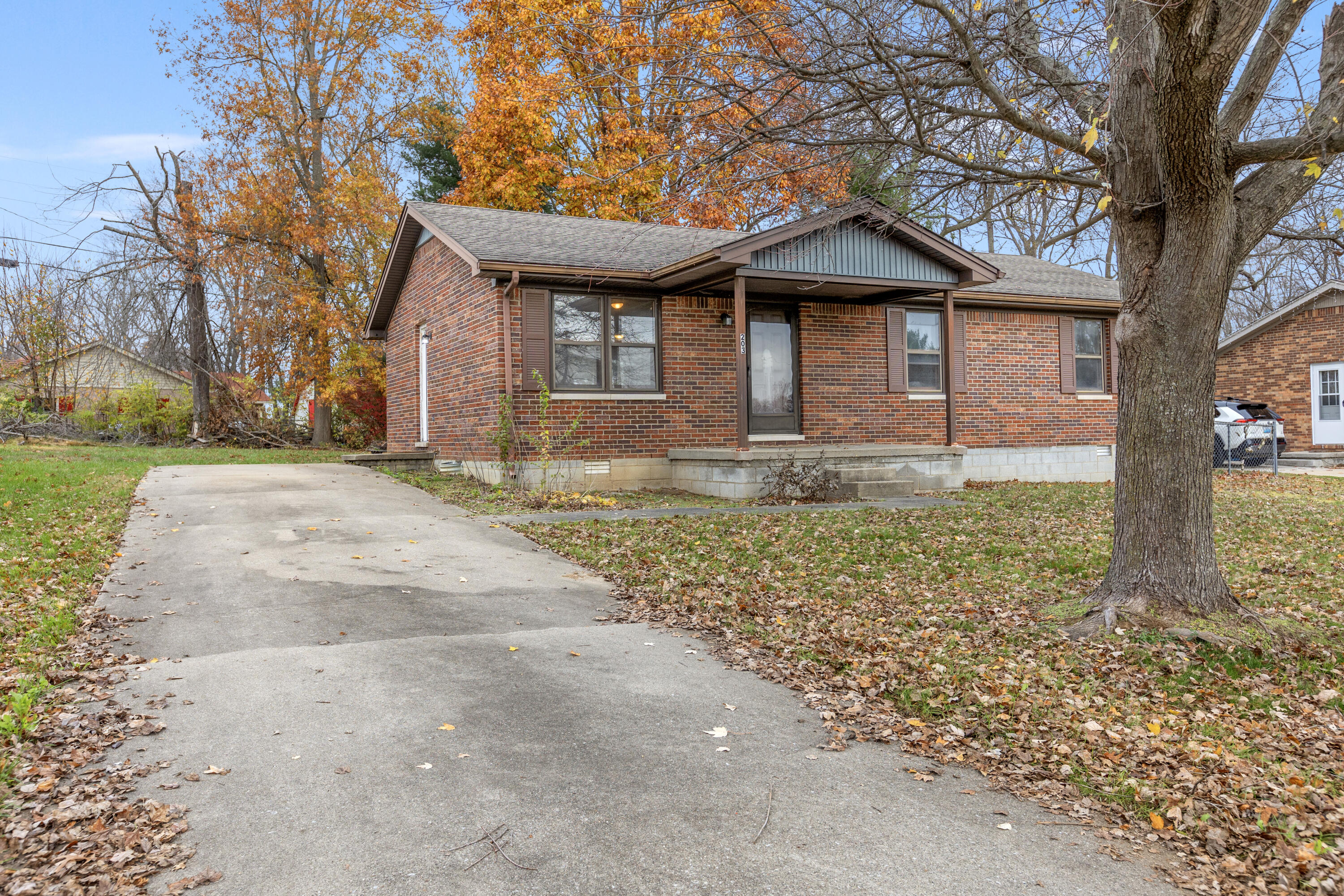203 West End Drive Property Photo 1