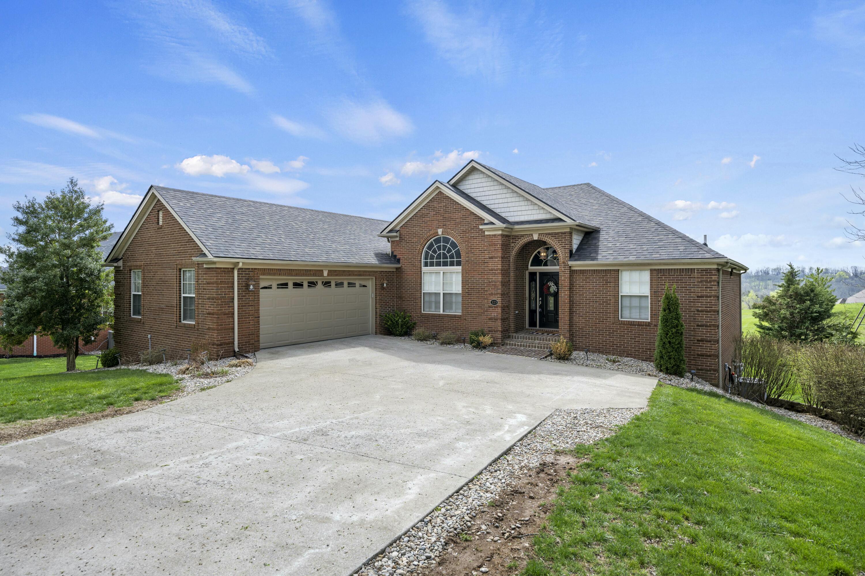 125 Gleneagles Boulevard Property Photo 1