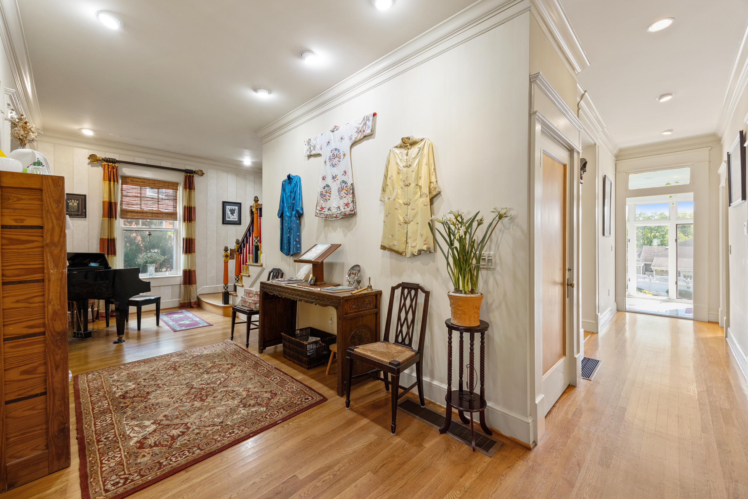 102 E Lexington Avenue Property Photo 21