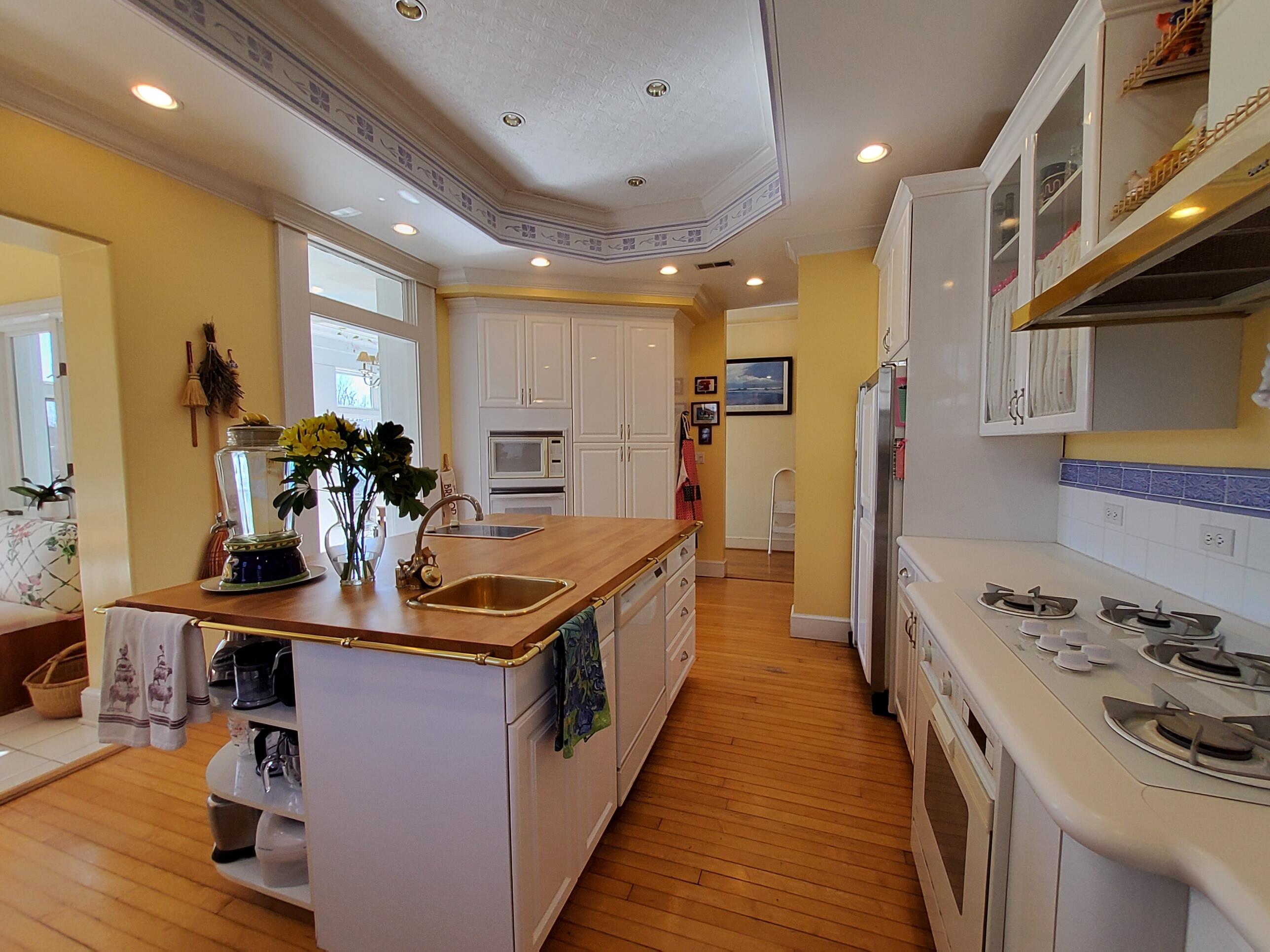 102 E Lexington Avenue Property Photo 55