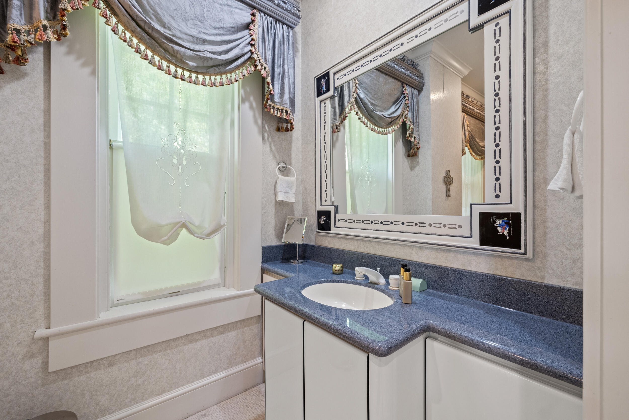 102 E Lexington Avenue Property Photo 94