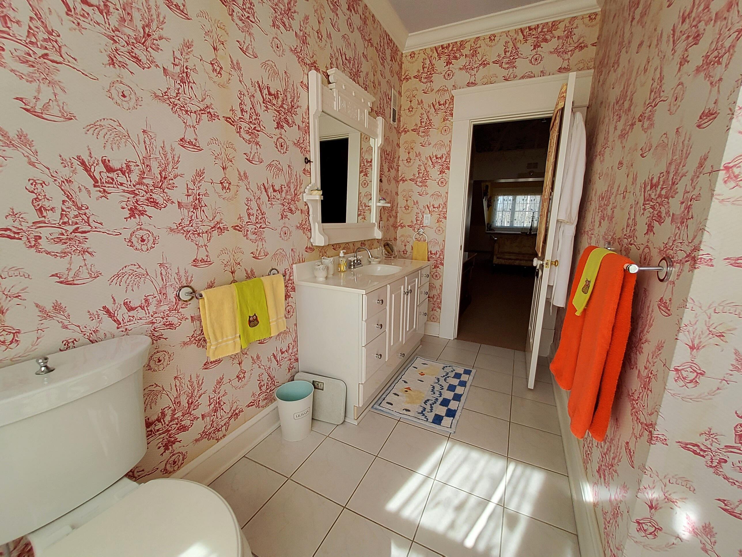 102 E Lexington Avenue Property Photo 116