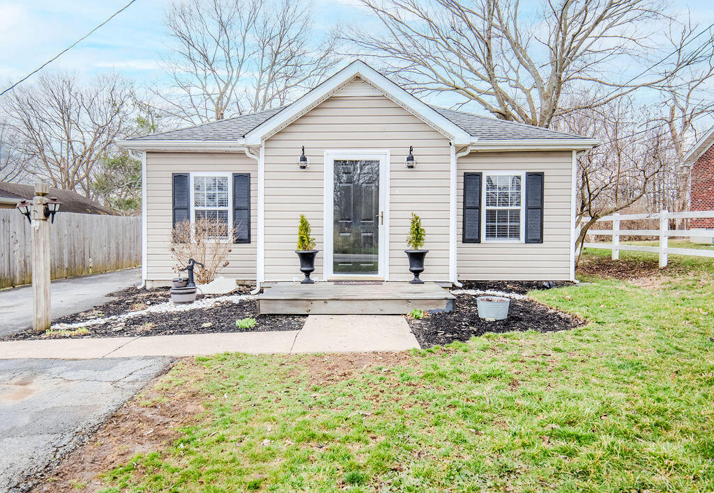 708 East Maple Street Property Photo 1