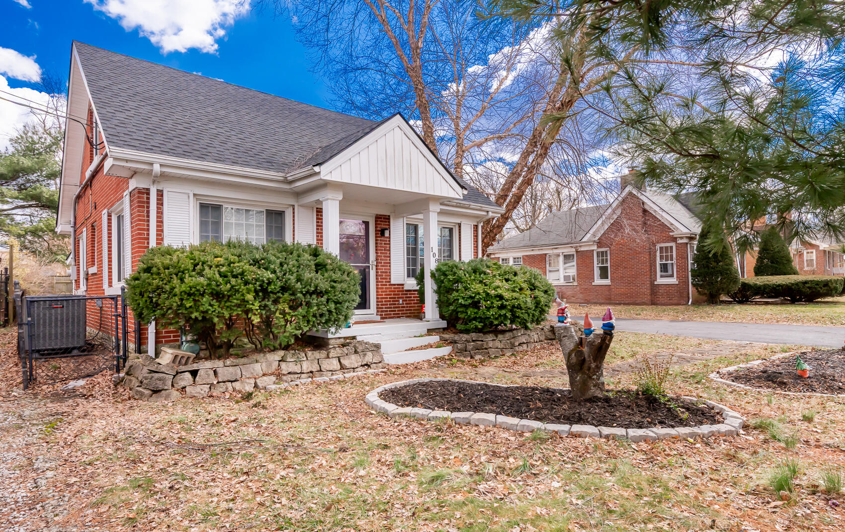 108 Pin Oak Drive Property Photo 1